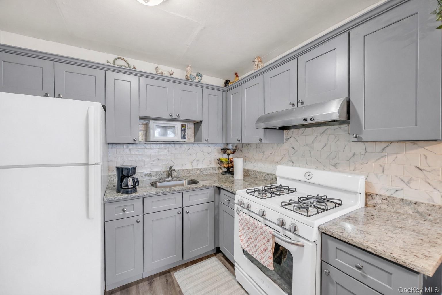 290 Lowndes Avenue C Property Photo 5