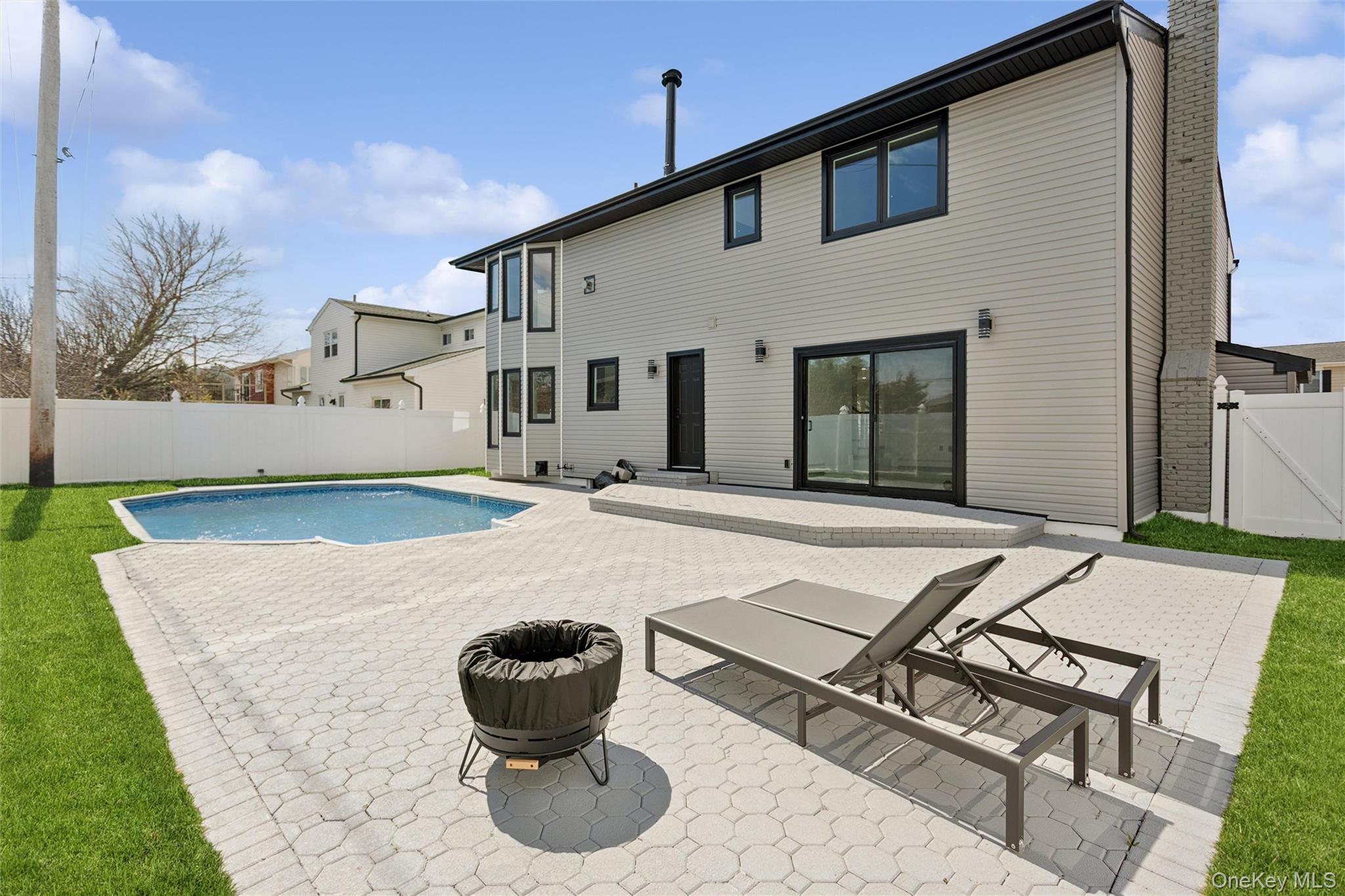 88 Mark Lane Property Photo 16