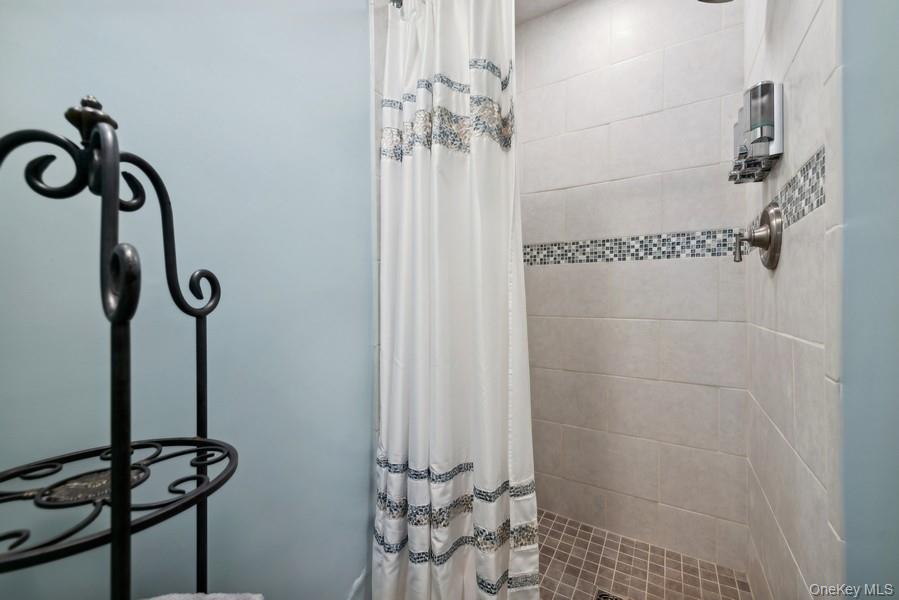 504 Merrick Road Gf Property Photo 14