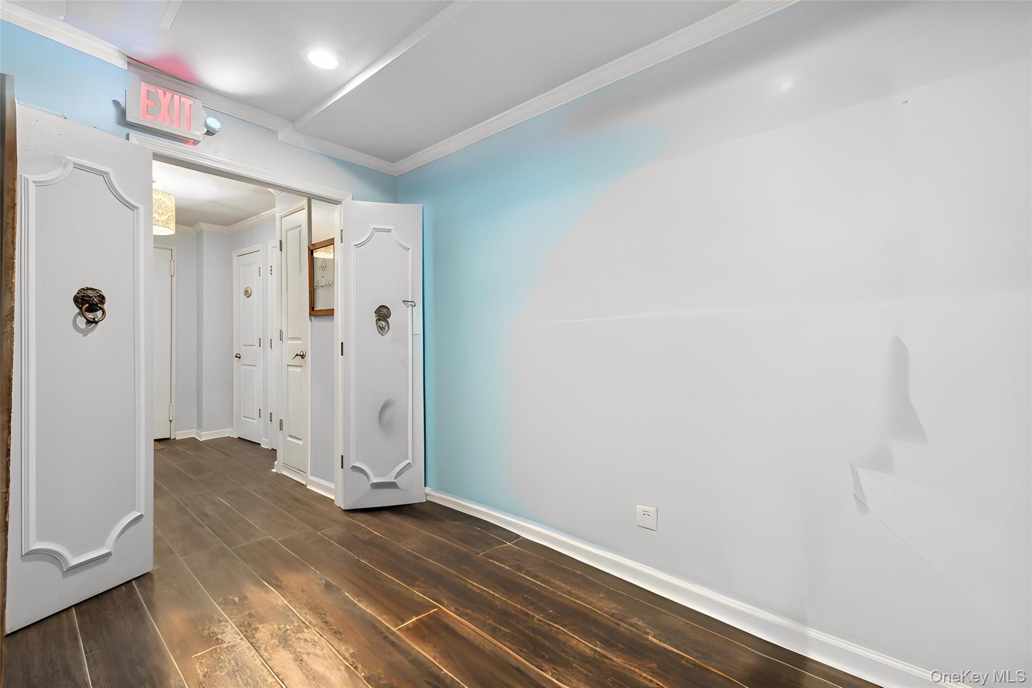 504 Merrick Road Gf Property Photo 16