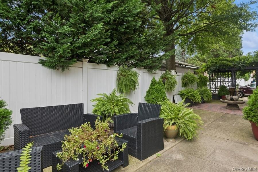 504 Merrick Road Gf Property Photo 24