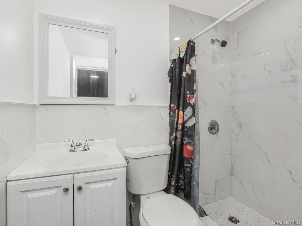 819 E 223rd Street Property Photo 23