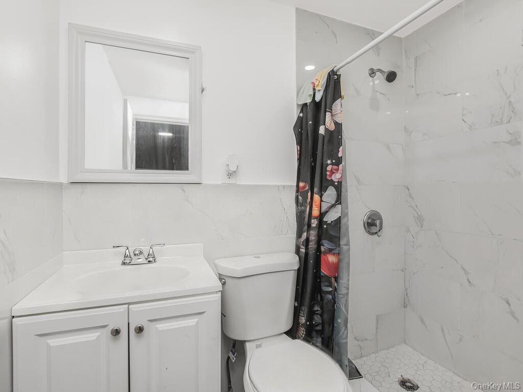 819 E 223rd Street Property Photo 24