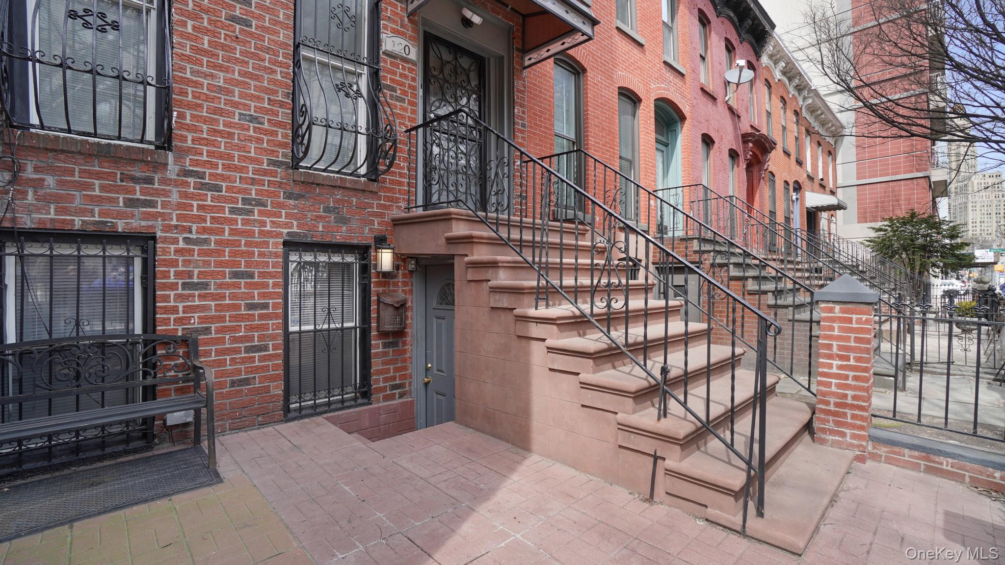 120 4th Avenue Property Photo 2