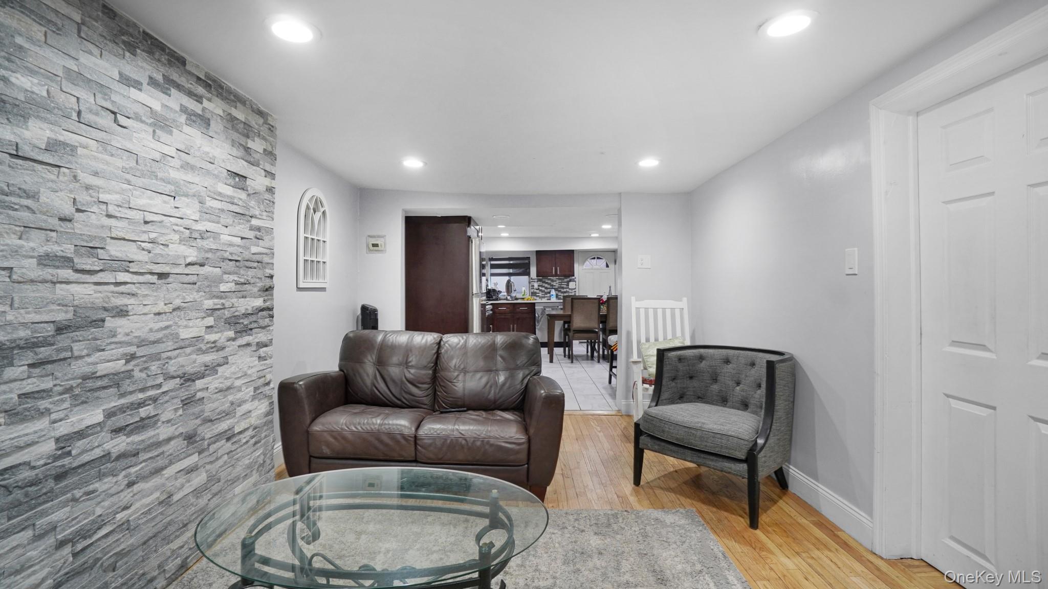 120 4th Avenue Property Photo 4