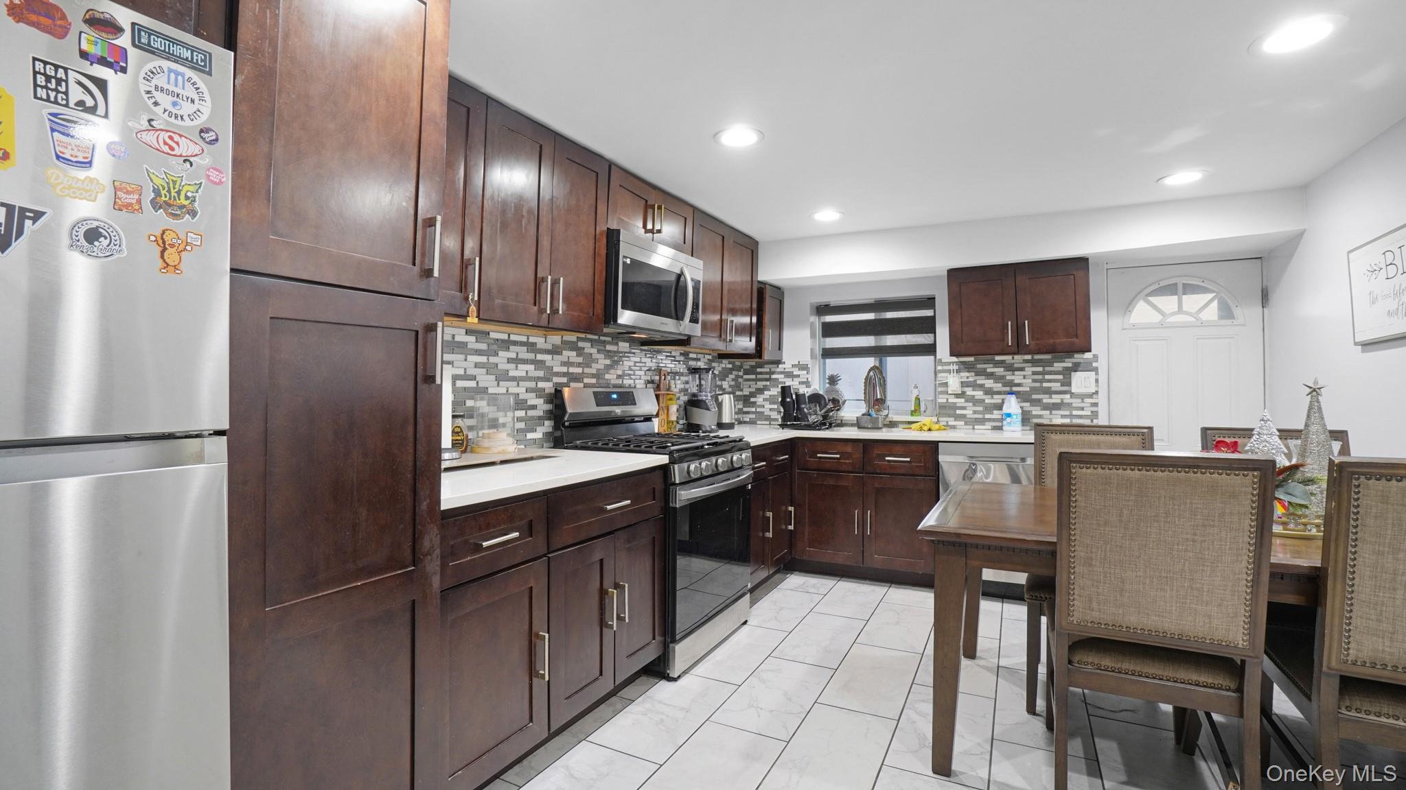 120 4th Avenue Property Photo 5