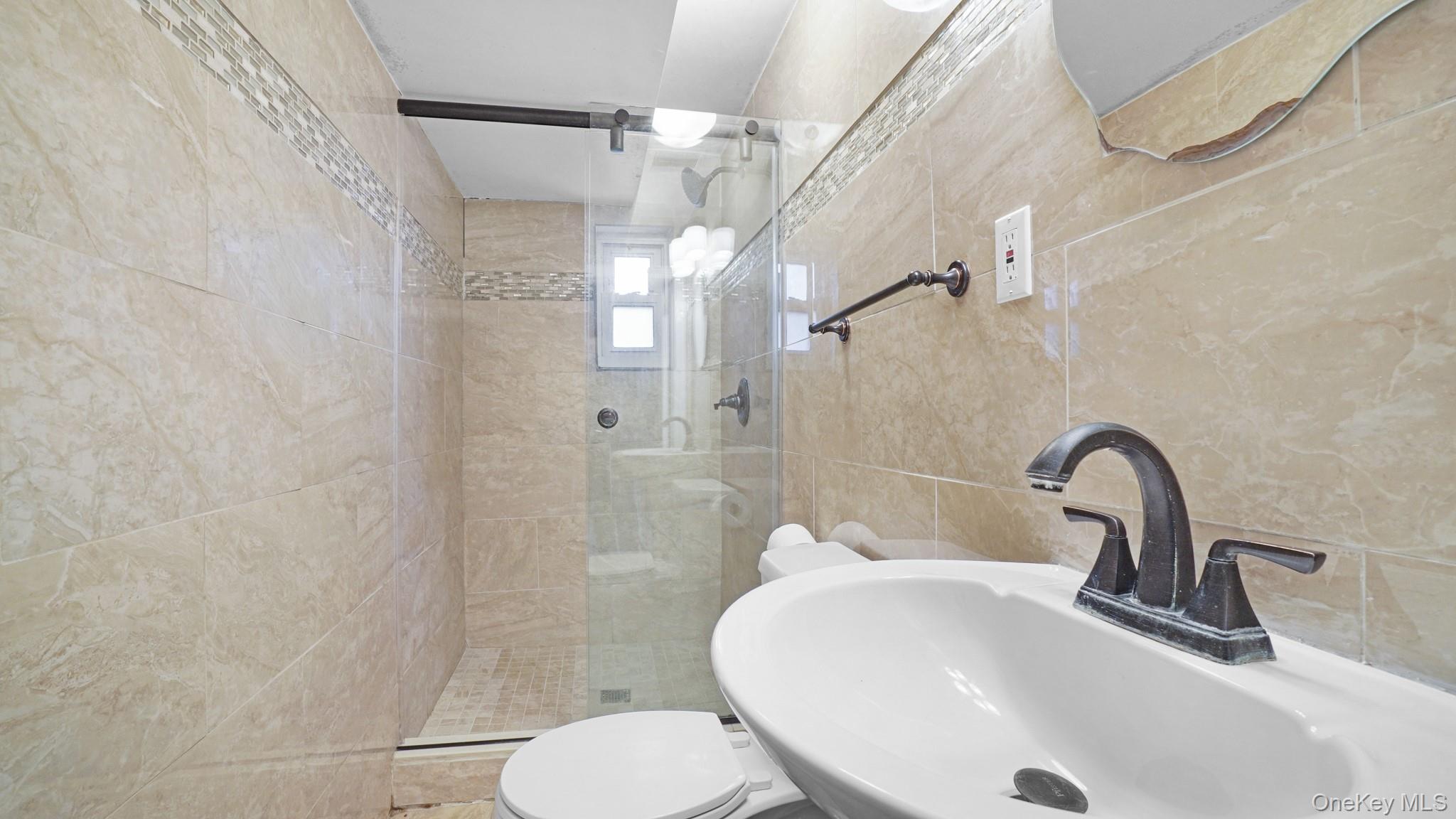 120 4th Avenue Property Photo 6