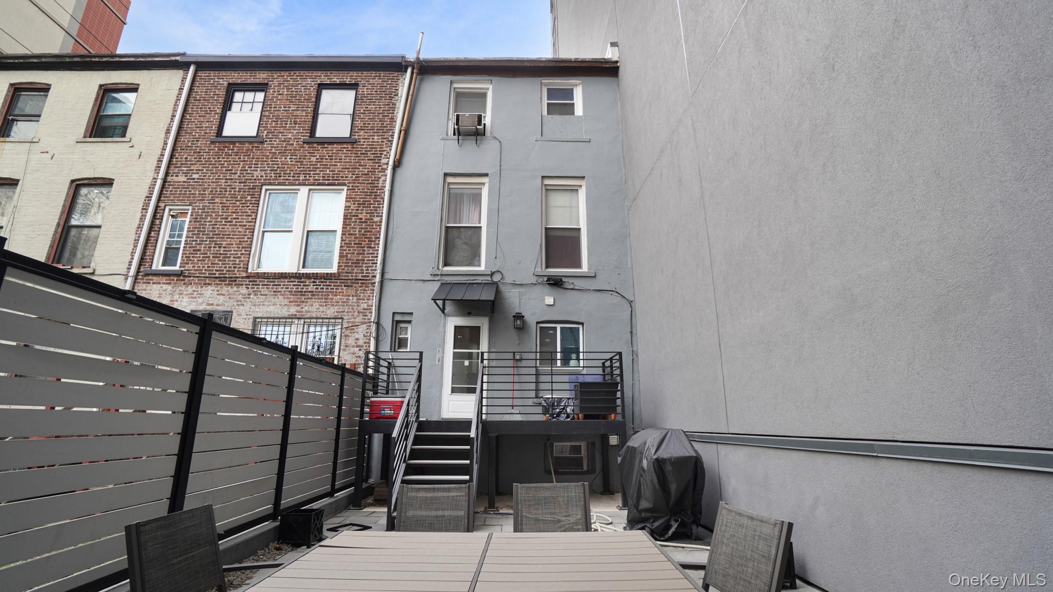 120 4th Avenue Property Photo 19
