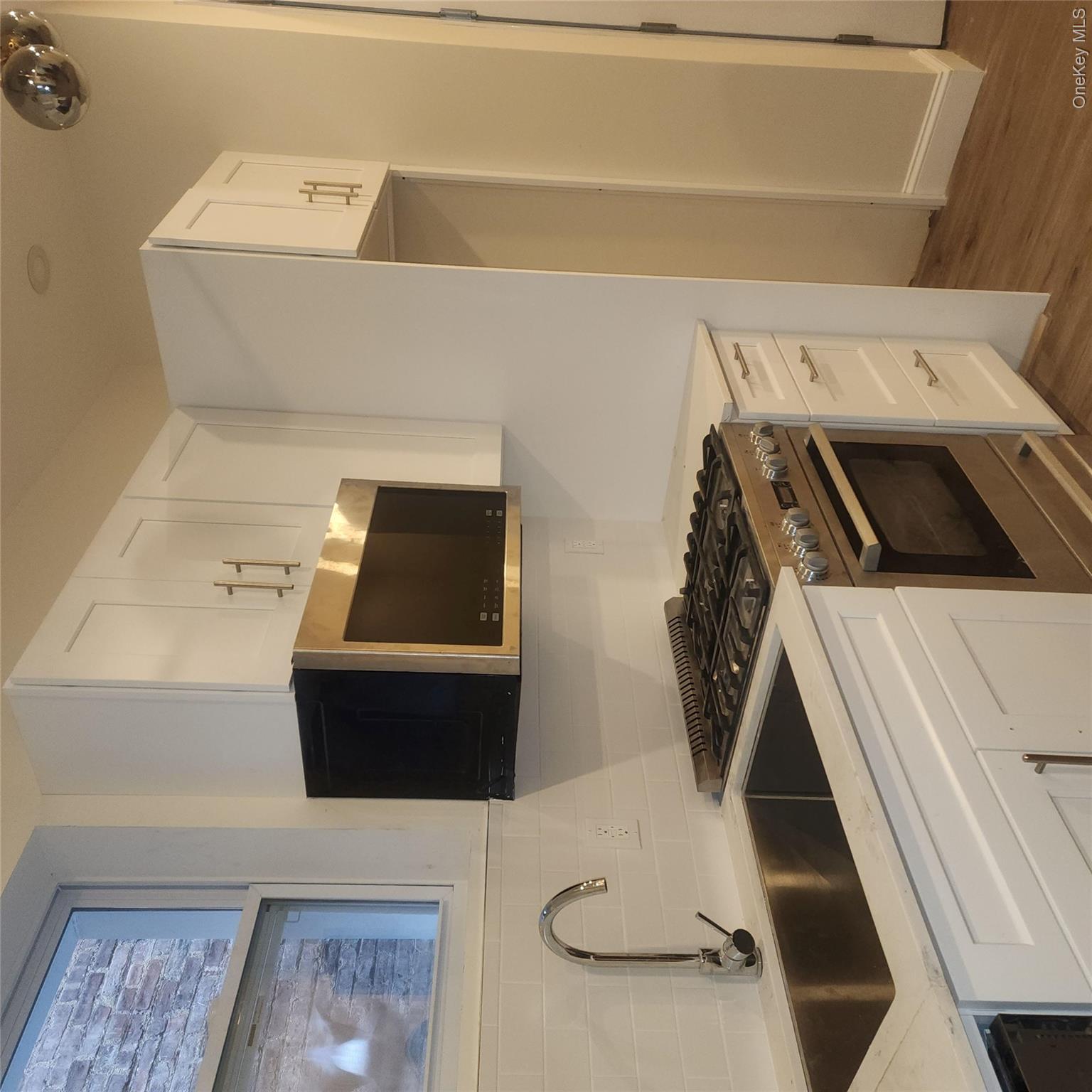 93 Elliott Avenue 2 Property Photo 7