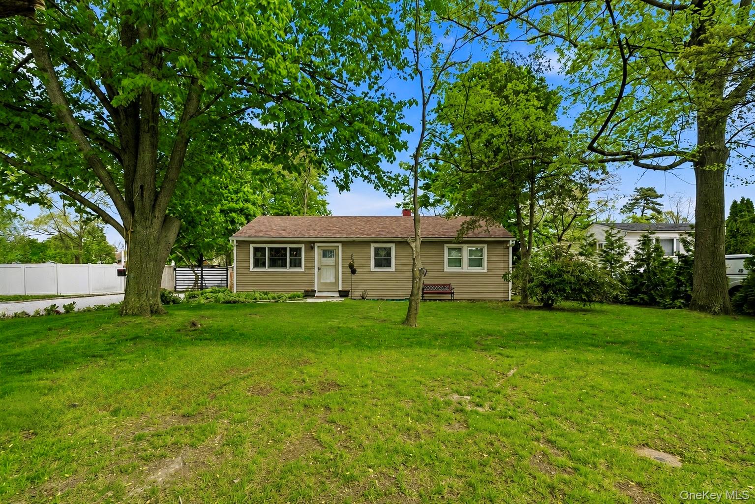 1016 Howells Road Property Photo 1