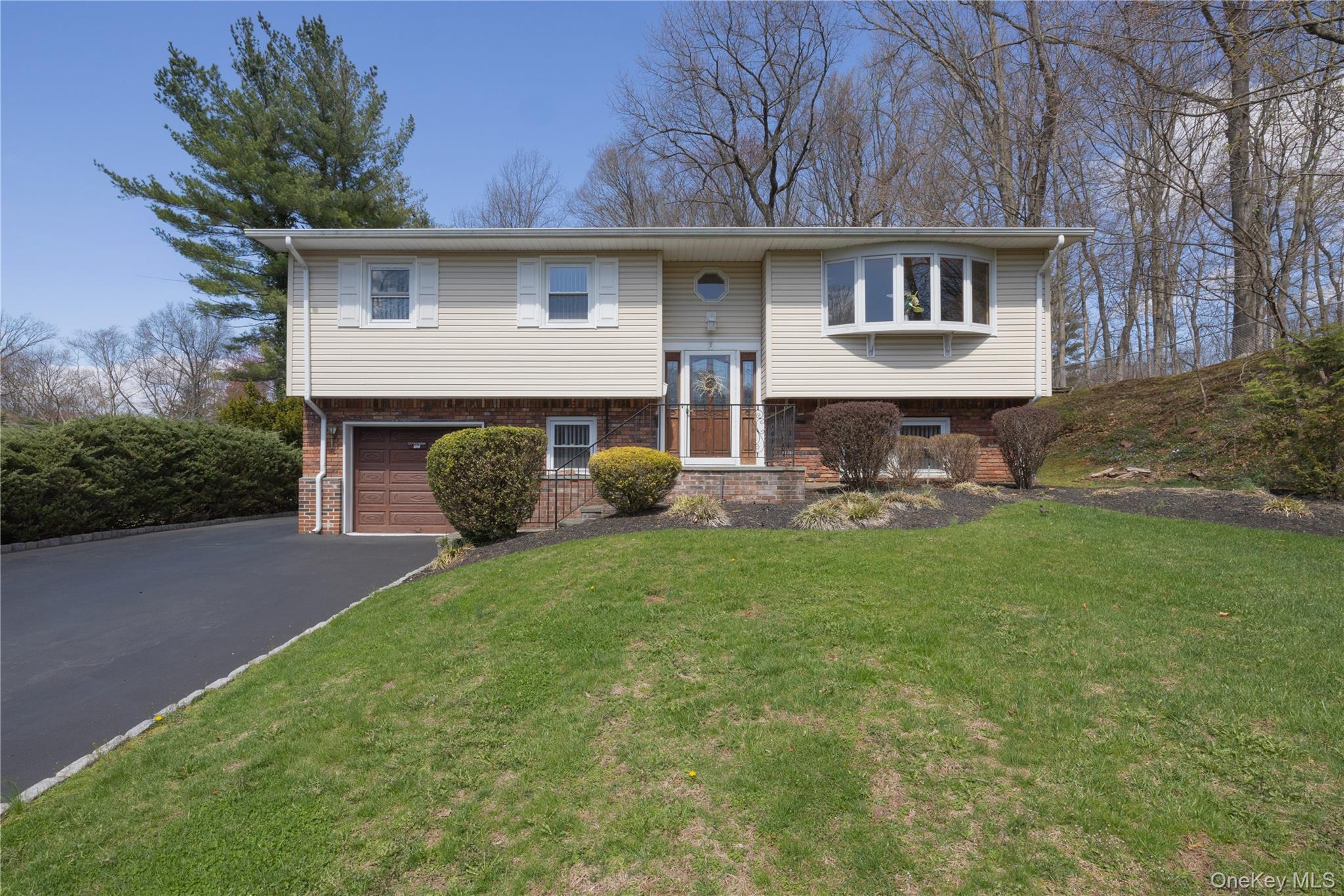 196 E Townline Road Property Photo 1