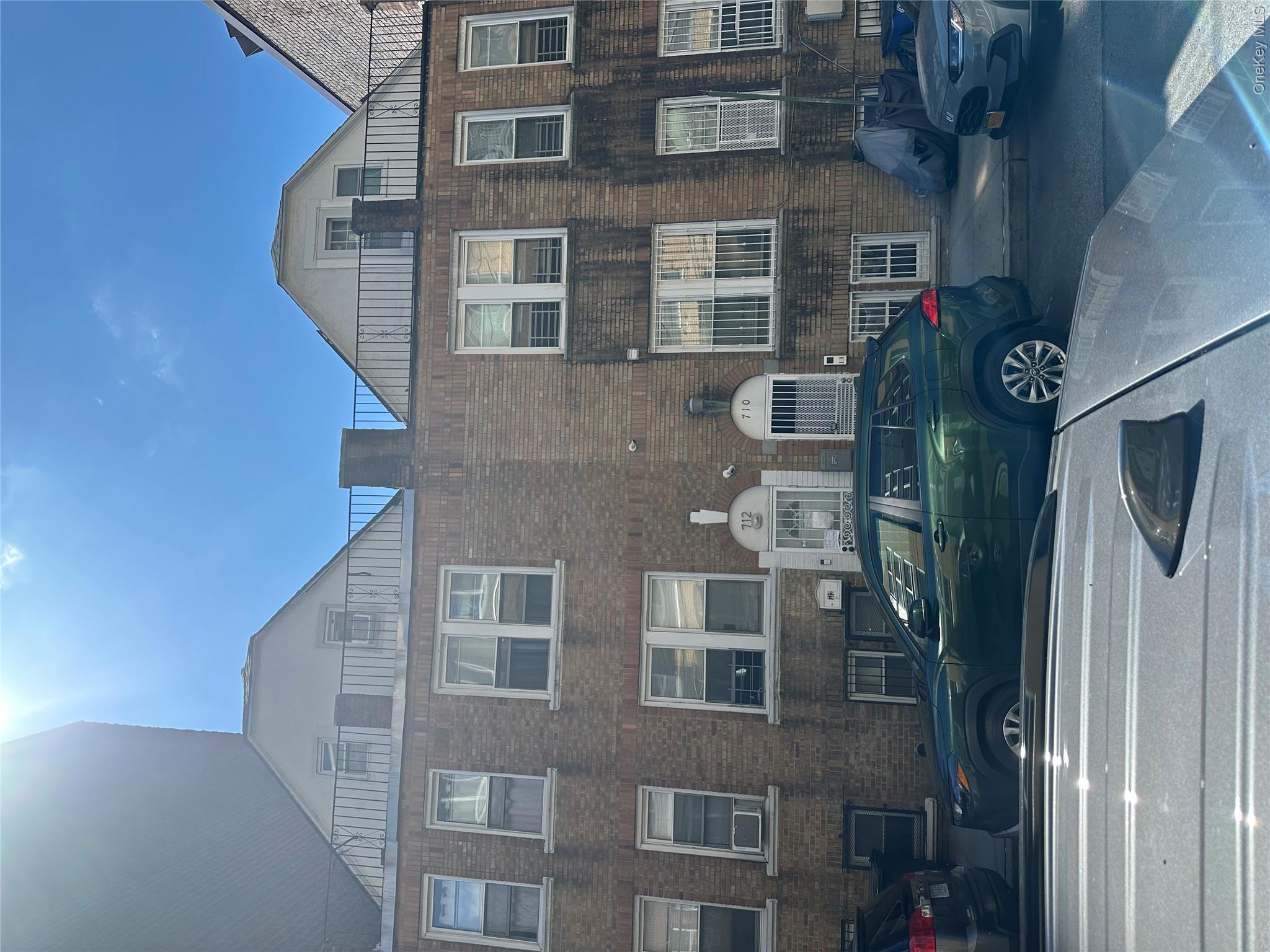 712 E 211th Street Property Photo 1