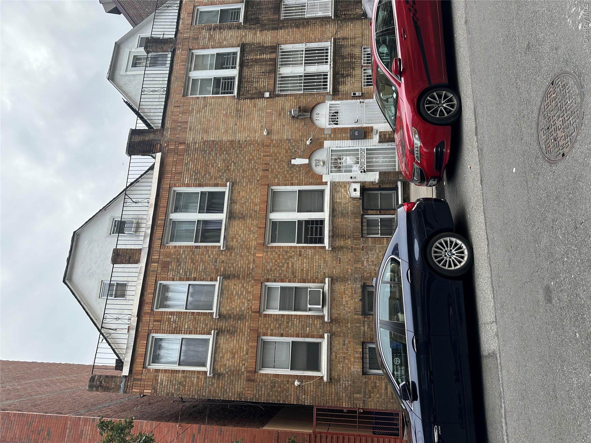 712 E 211th Street Property Photo 2