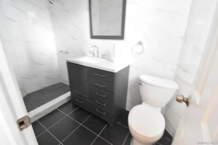 712 E 211th Street Property Photo 5