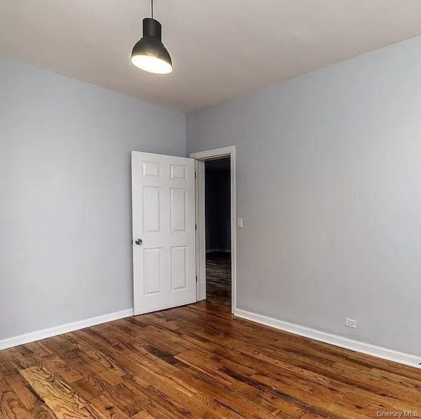 712 E 211th Street Property Photo 23