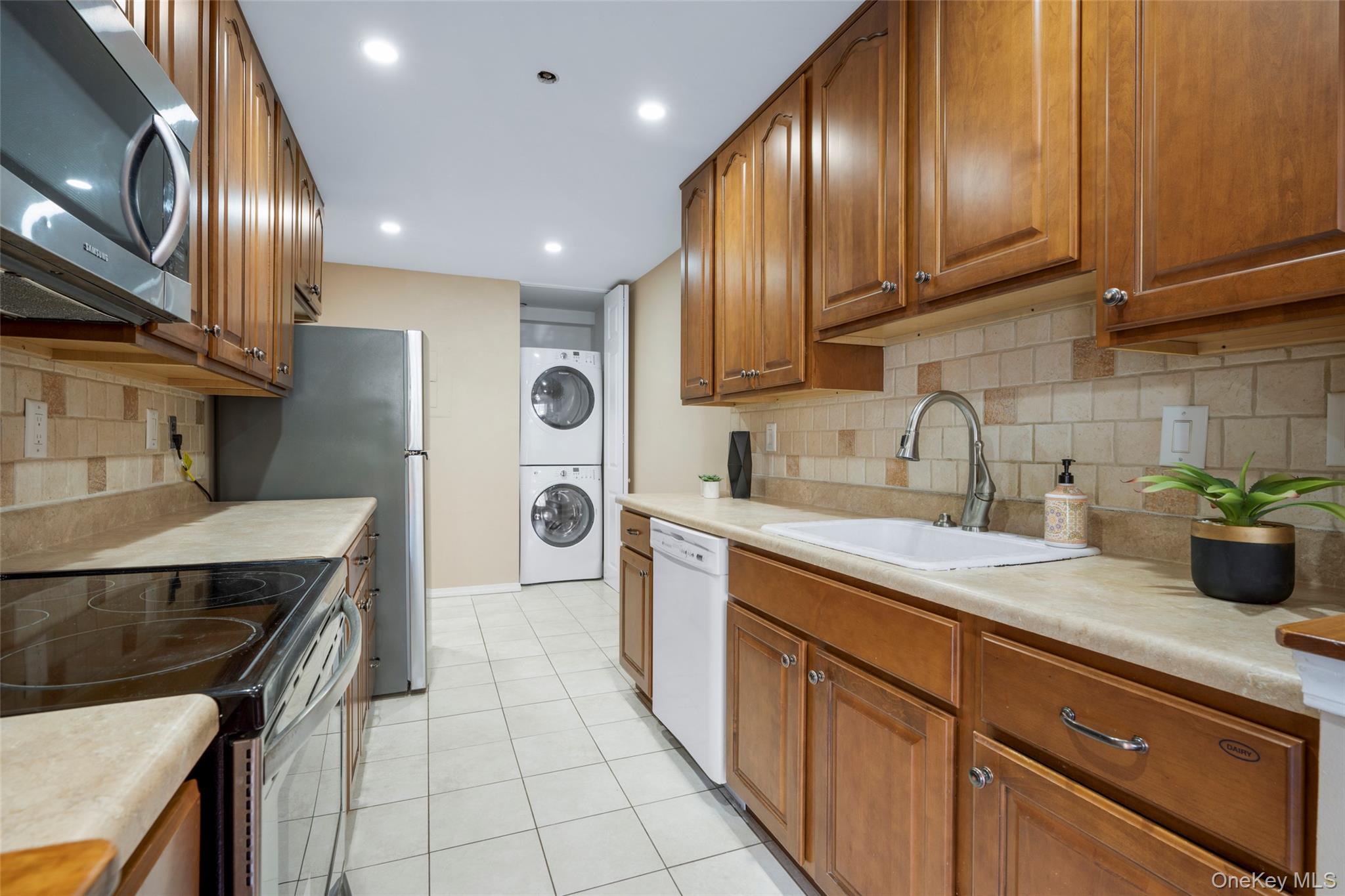 55 N Broadway 3-14 Property Photo 20