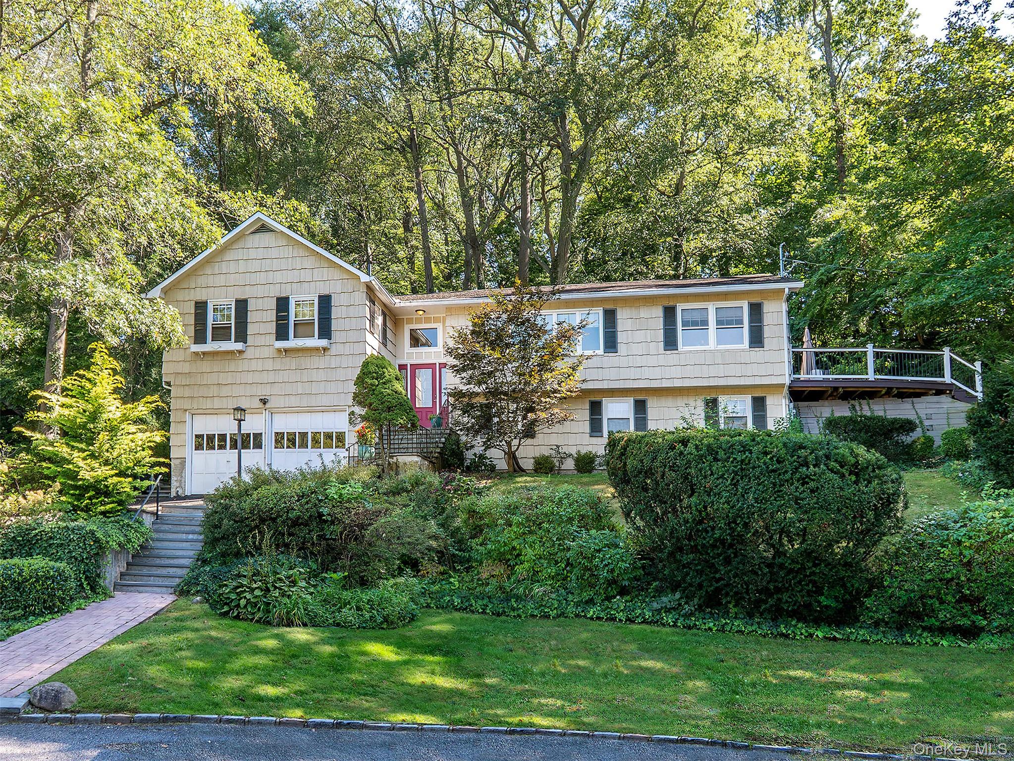 8 Laurel Way