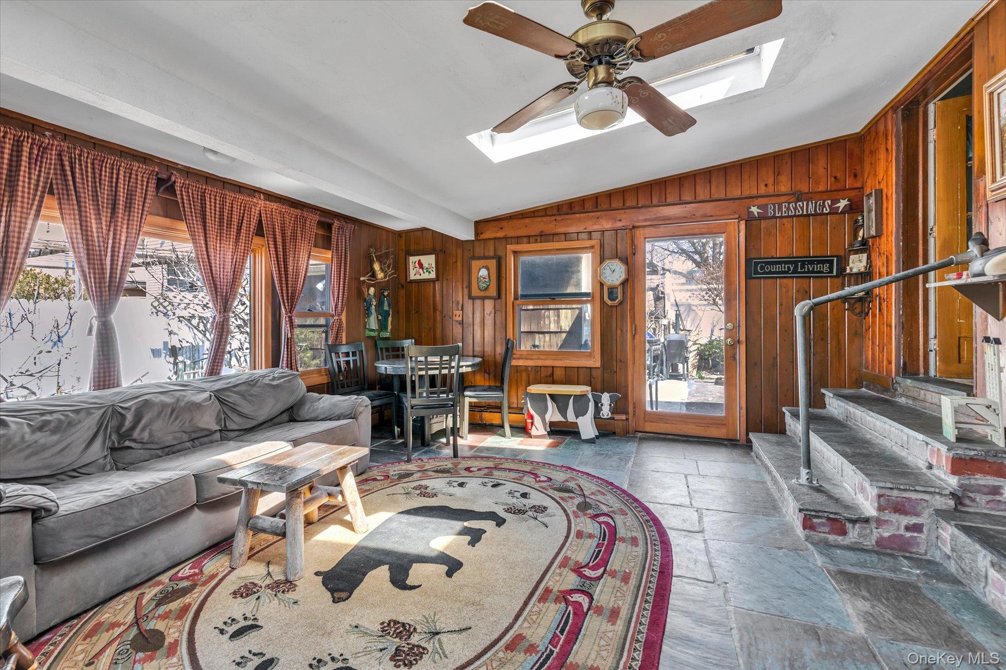 1118 W Broadway Property Photo 10