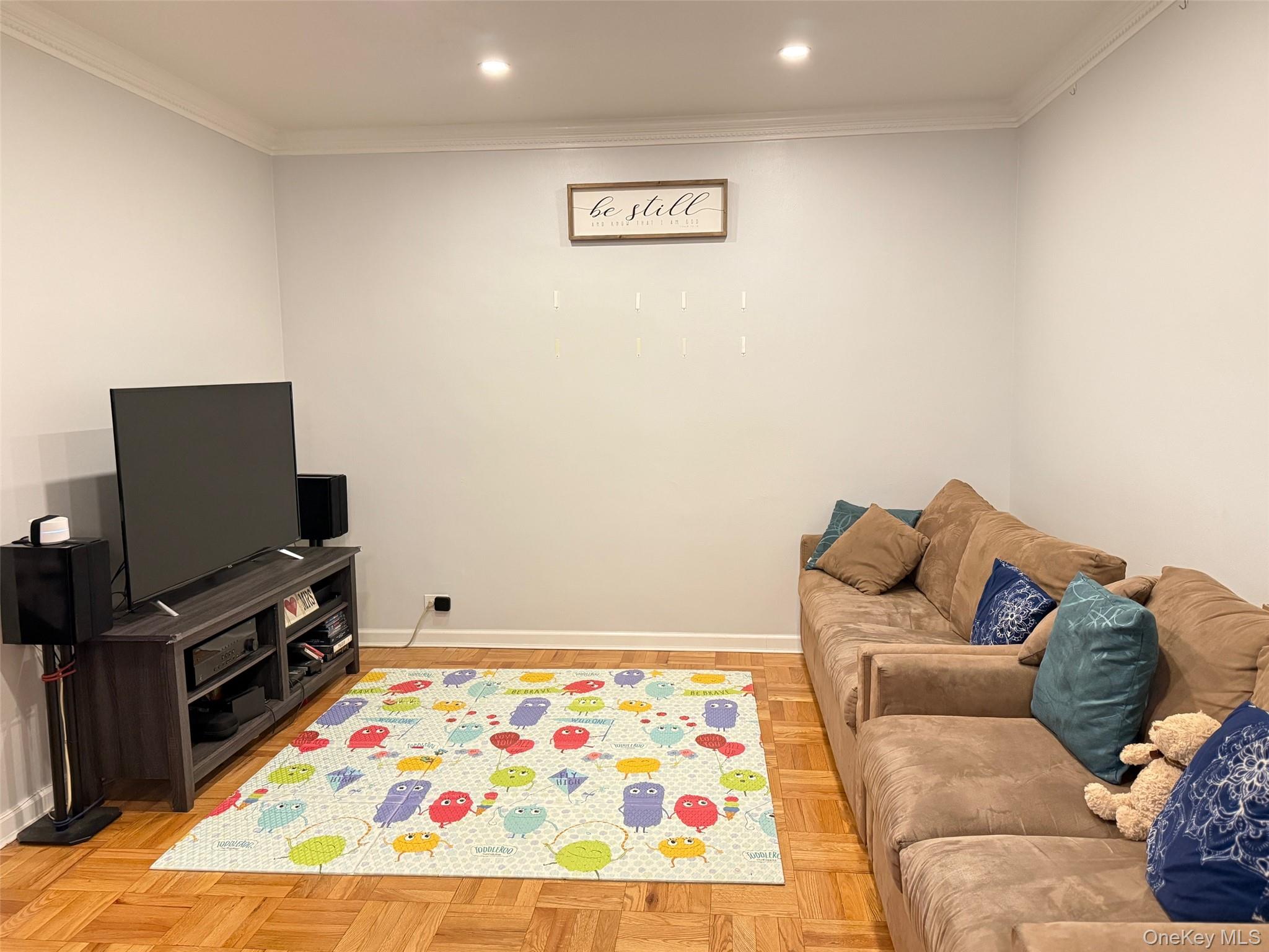 6740 Yellowstone Boulevard 2o Property Photo 3