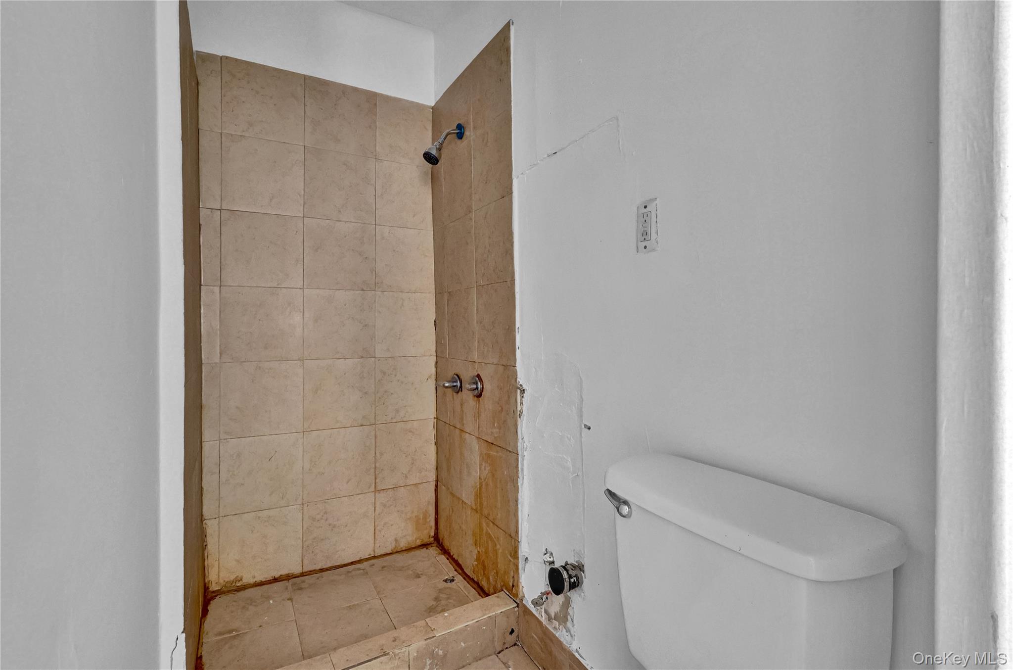 150-81 116th Road Property Photo 8