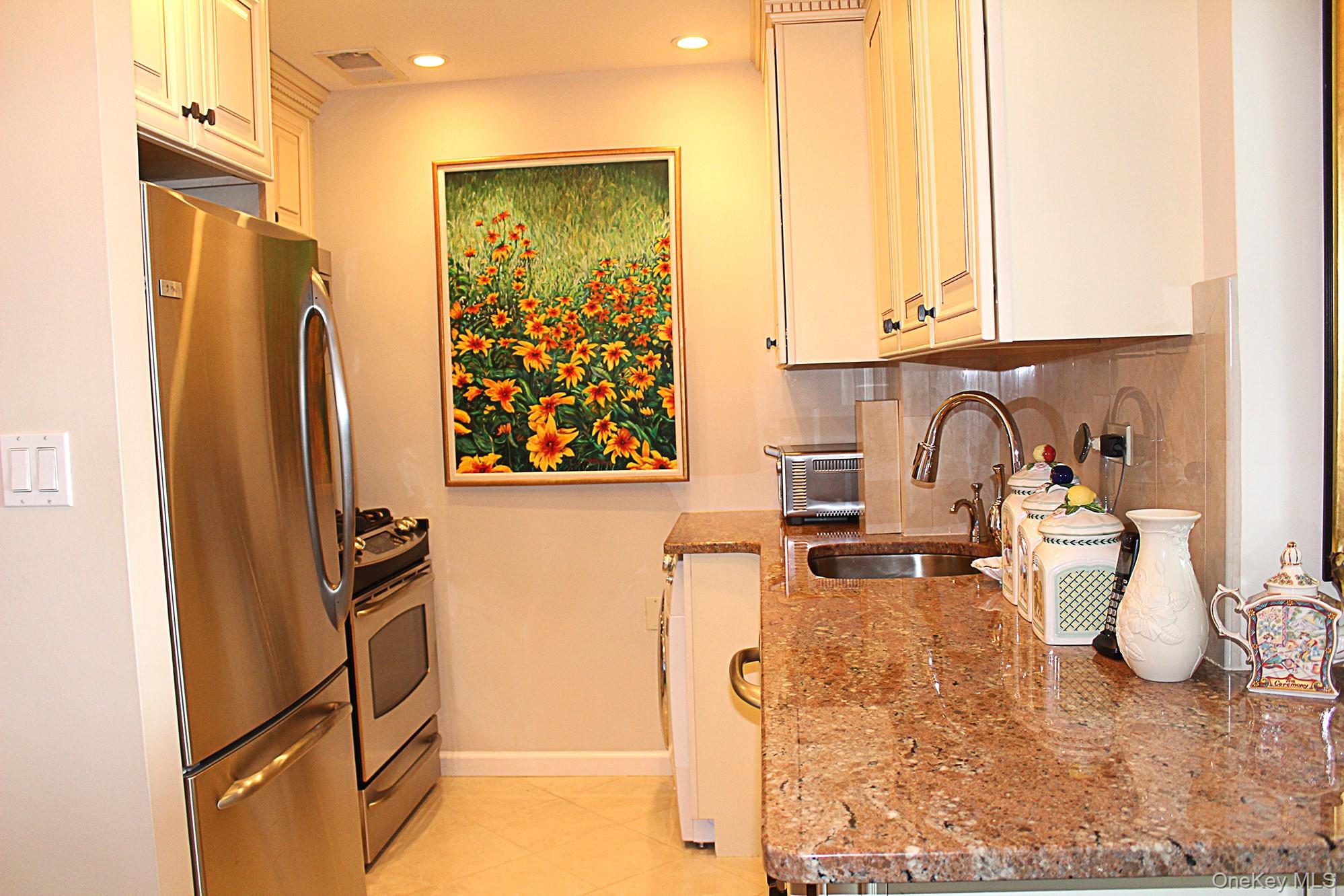 27010 Grand Central Parkway 28m Property Photo 6