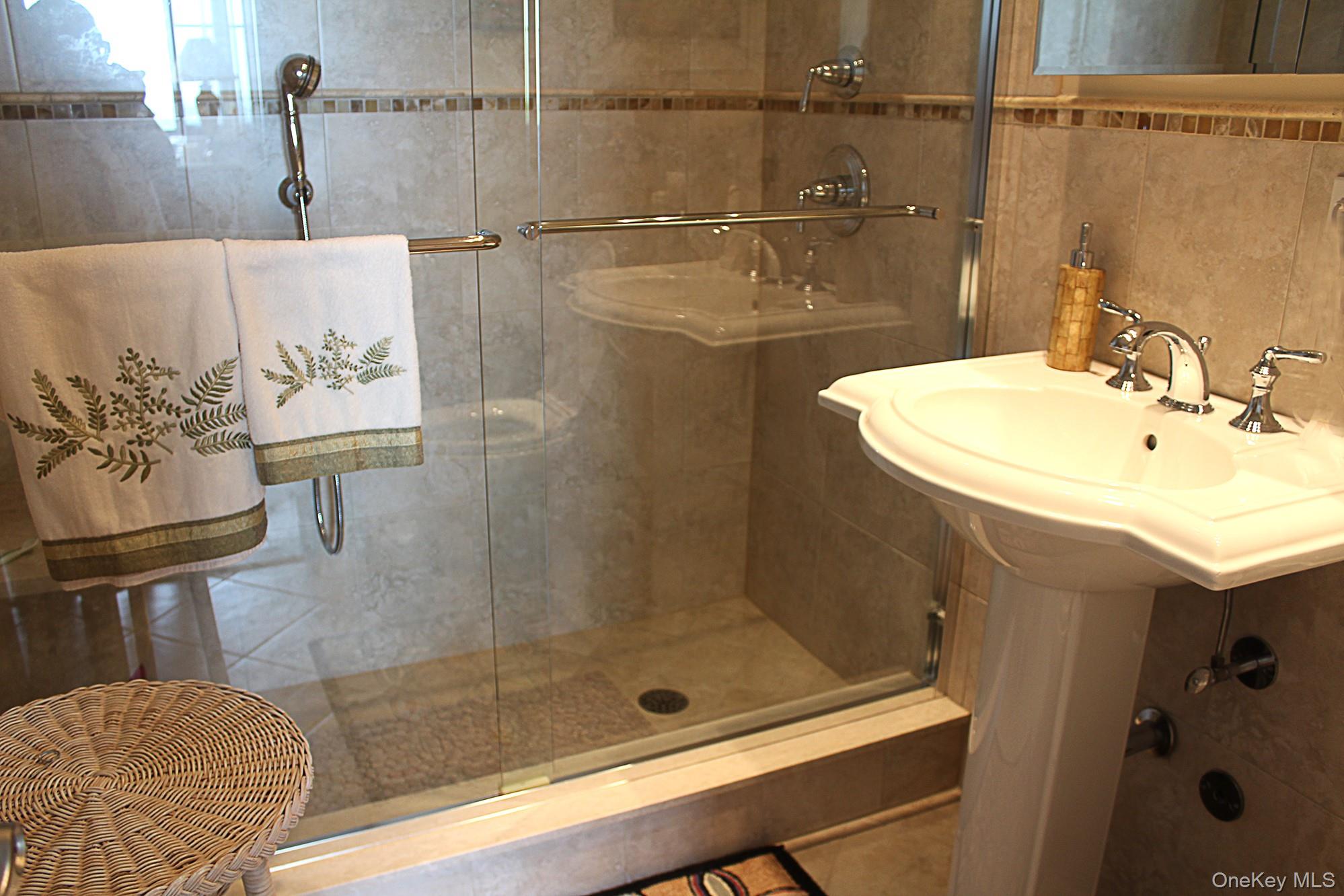 27010 Grand Central Parkway 28m Property Photo 10