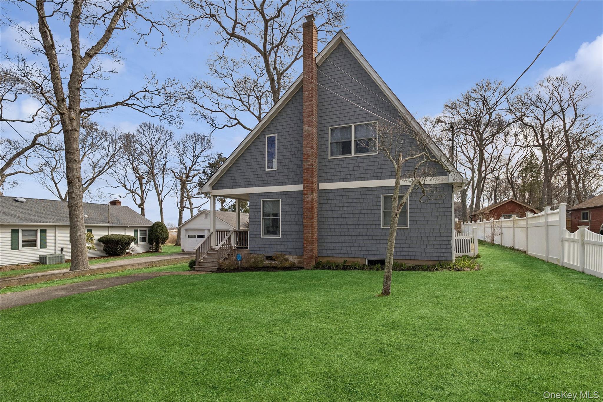 1050 Pine Avenue Property Photo 2