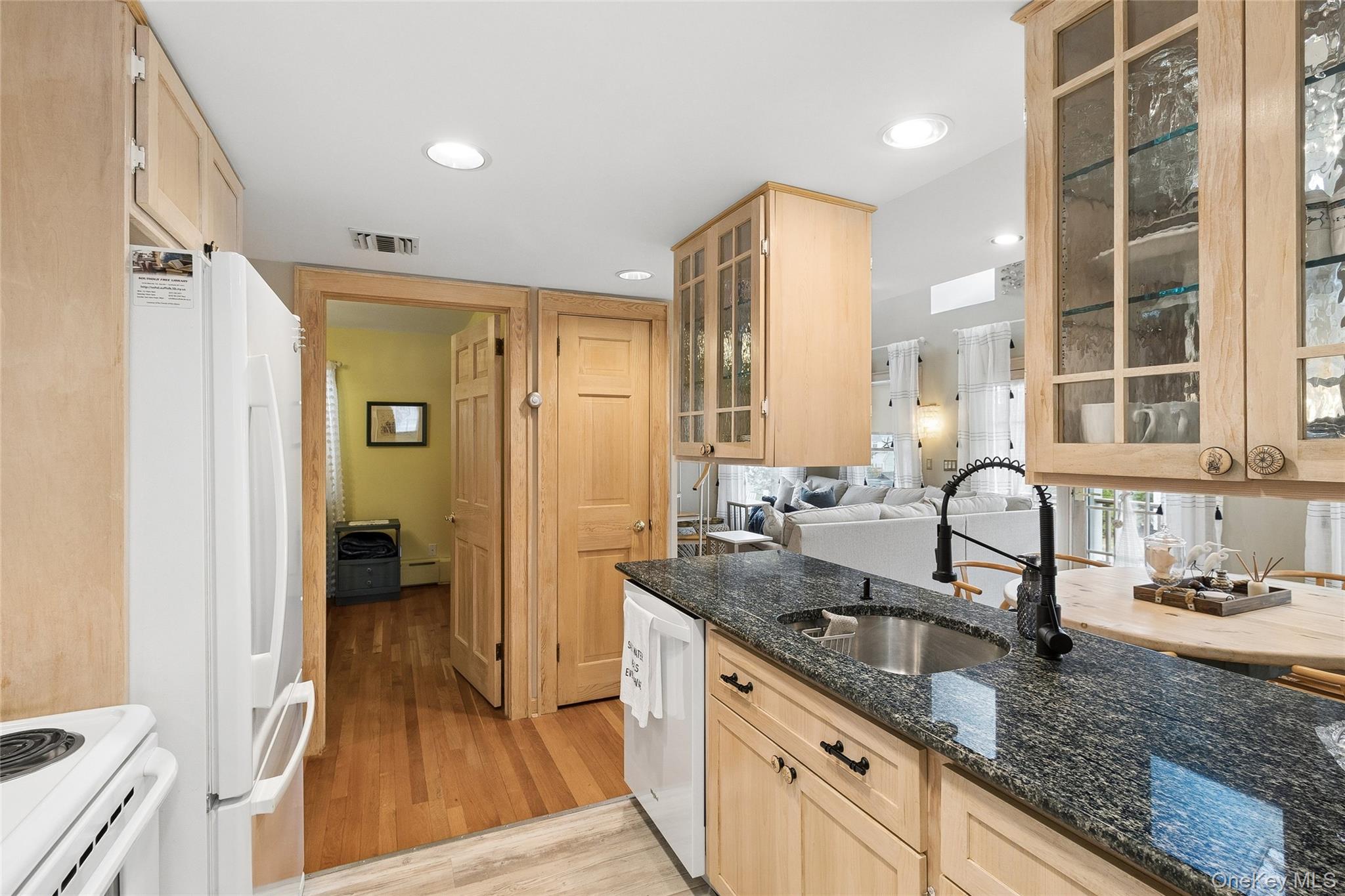1050 Pine Avenue Property Photo 13
