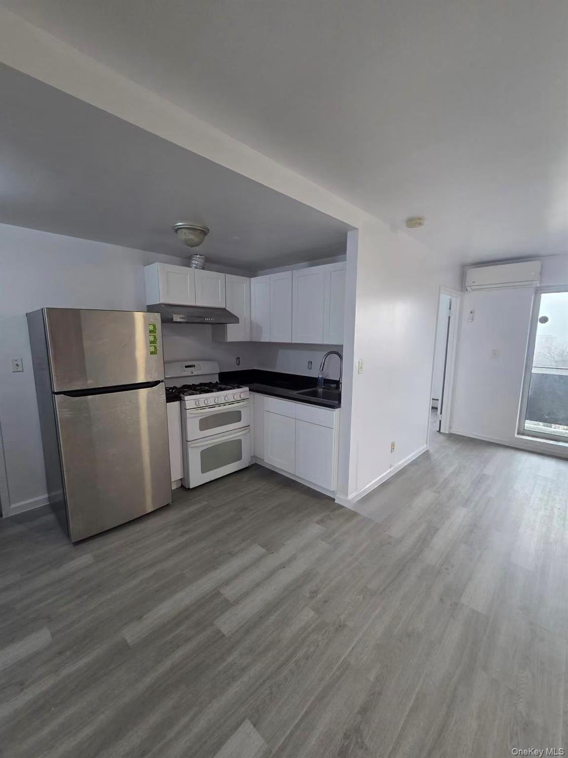 140-37 Cherry Avenue 8a Property Photo 5