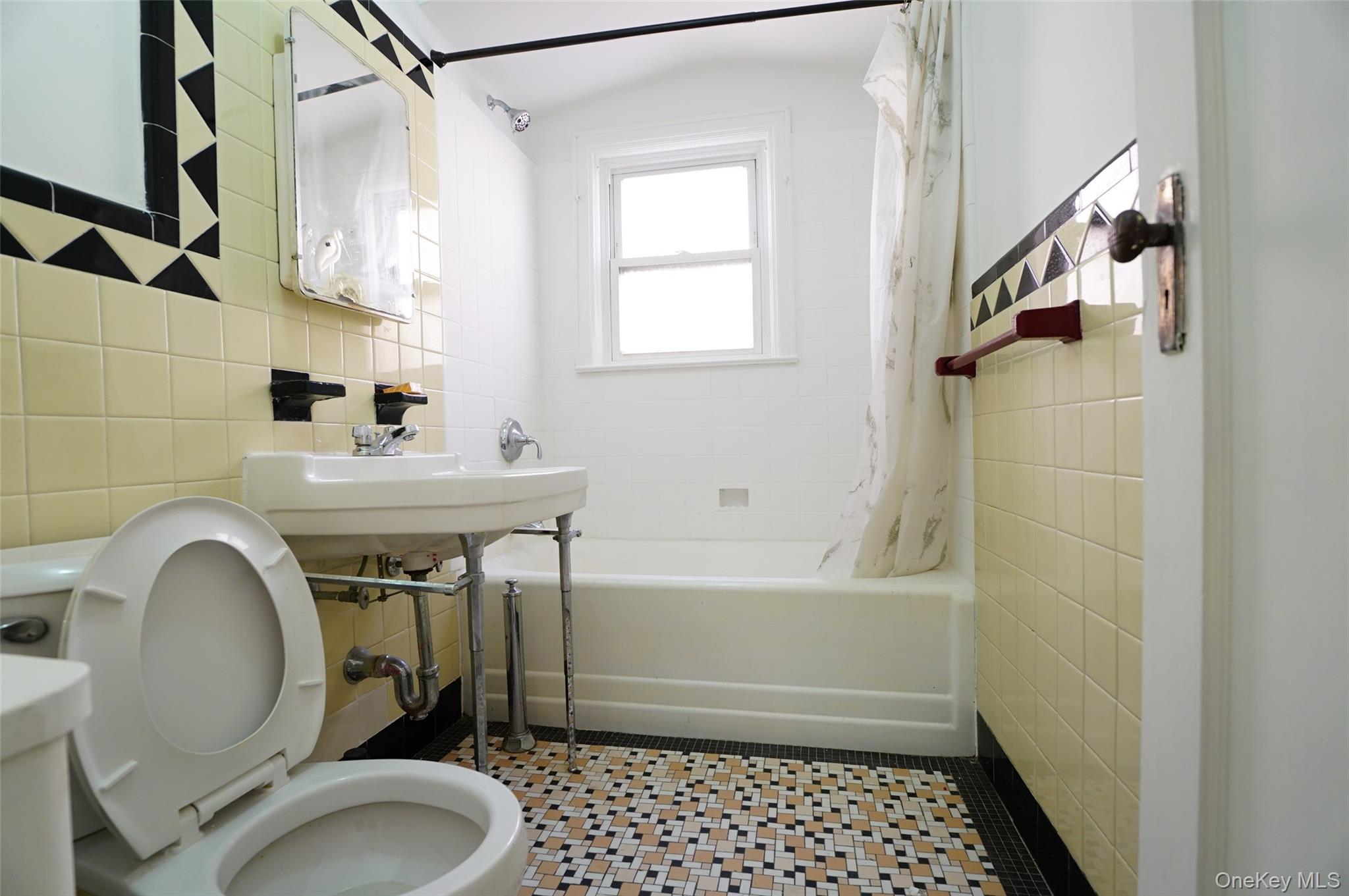 63-45 Saunders Street 3g Property Photo 10