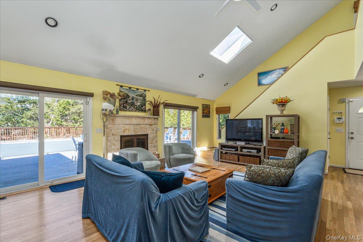 980180 Property Photo 6