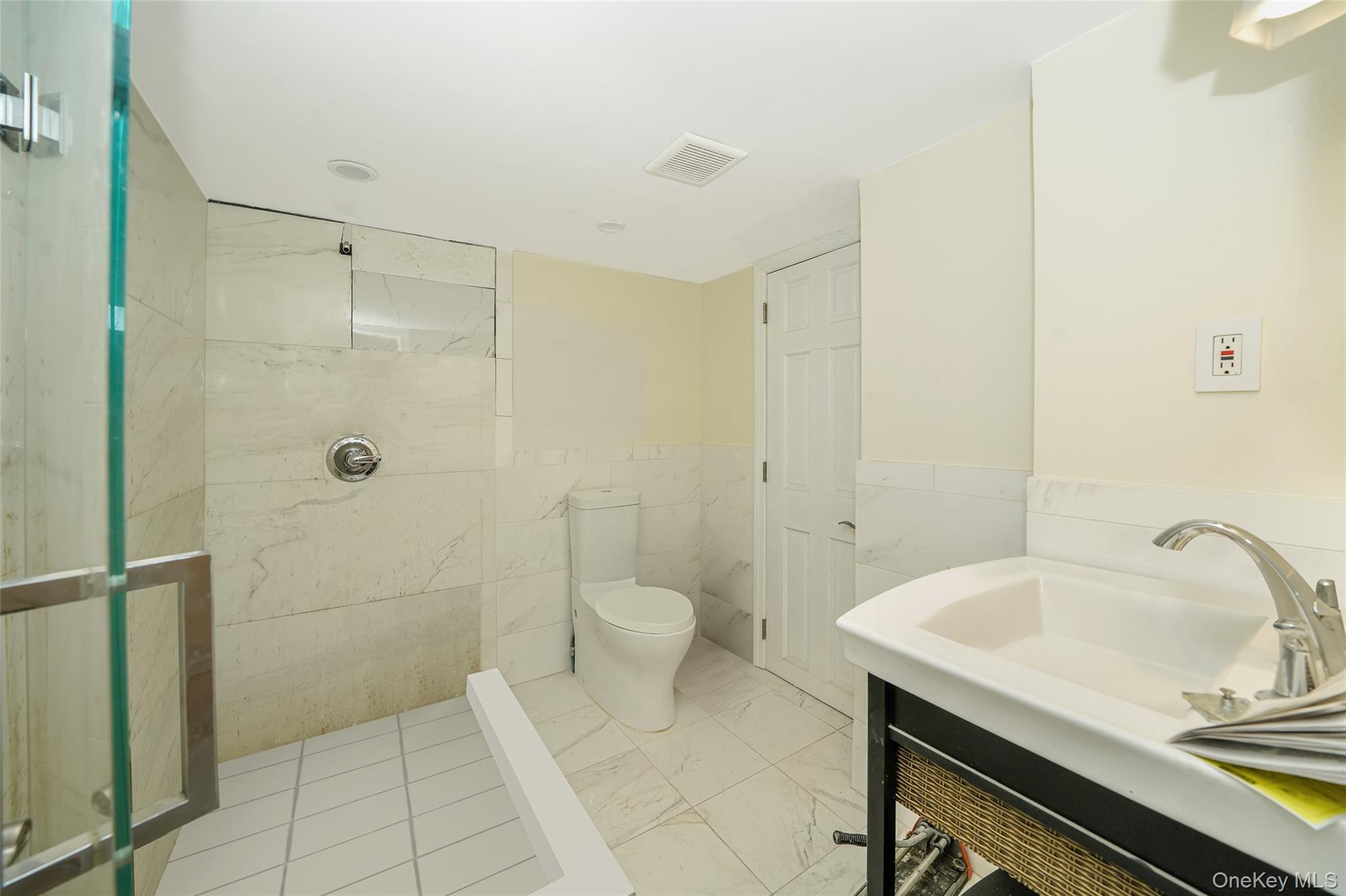 846 E 48th Street Property Photo 24