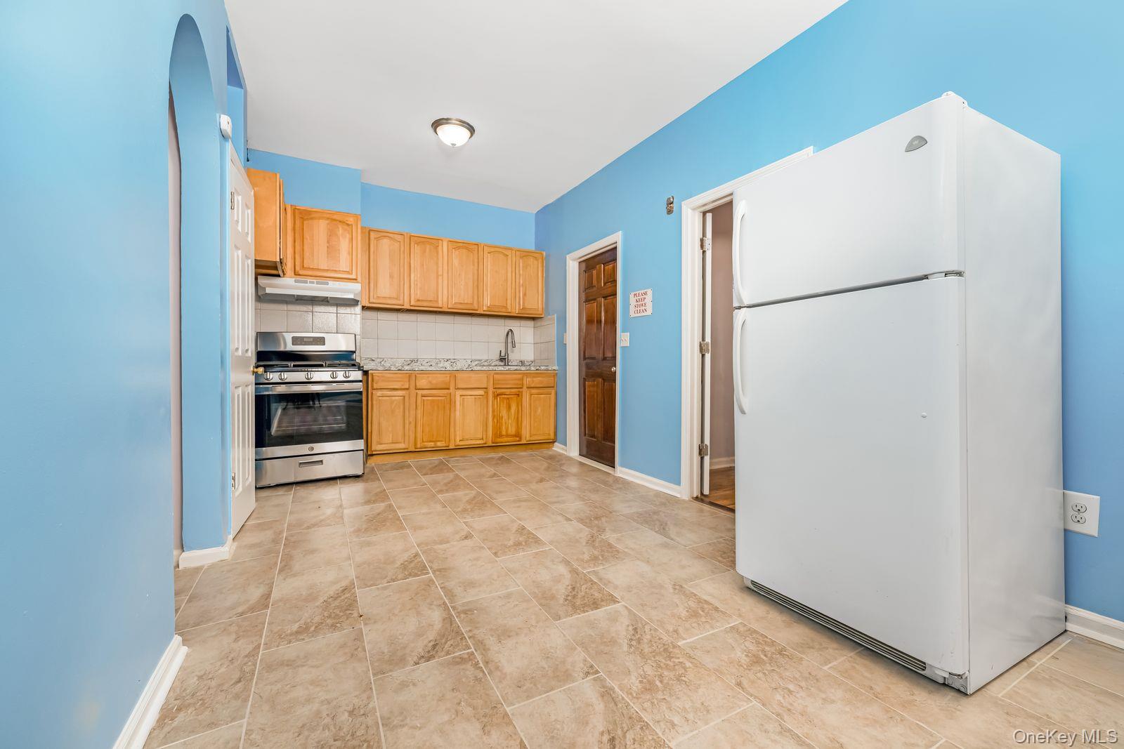 548 Sheffield Avenue Property Photo 6