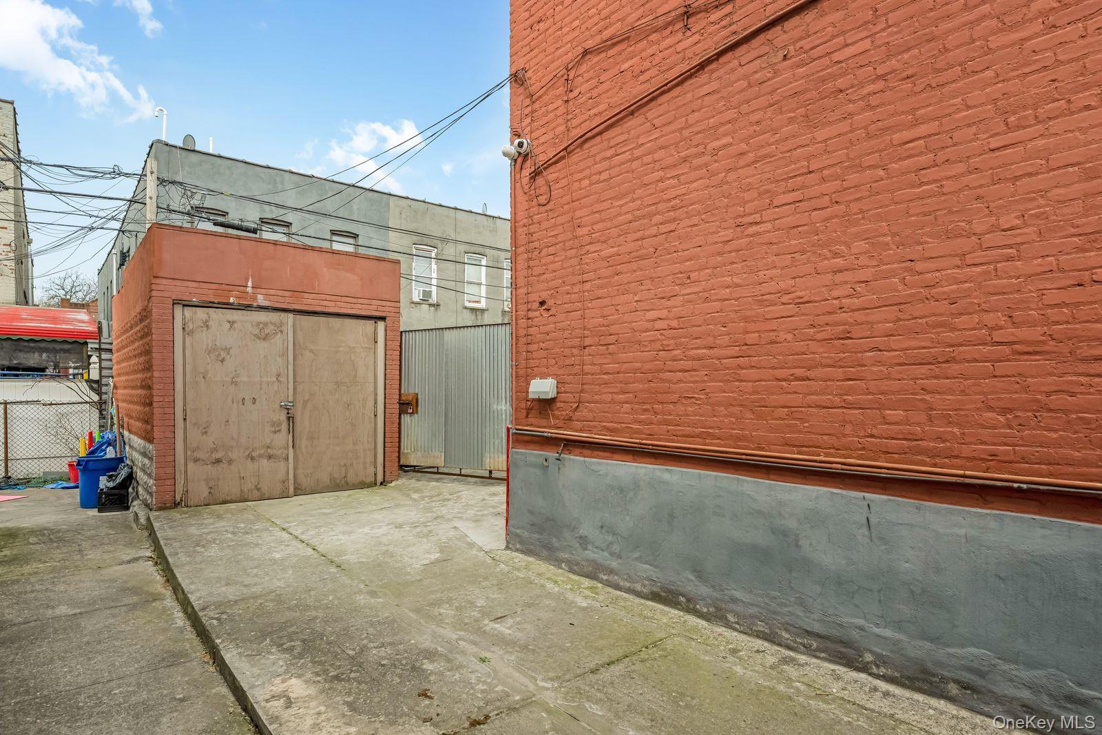 548 Sheffield Avenue Property Photo 13
