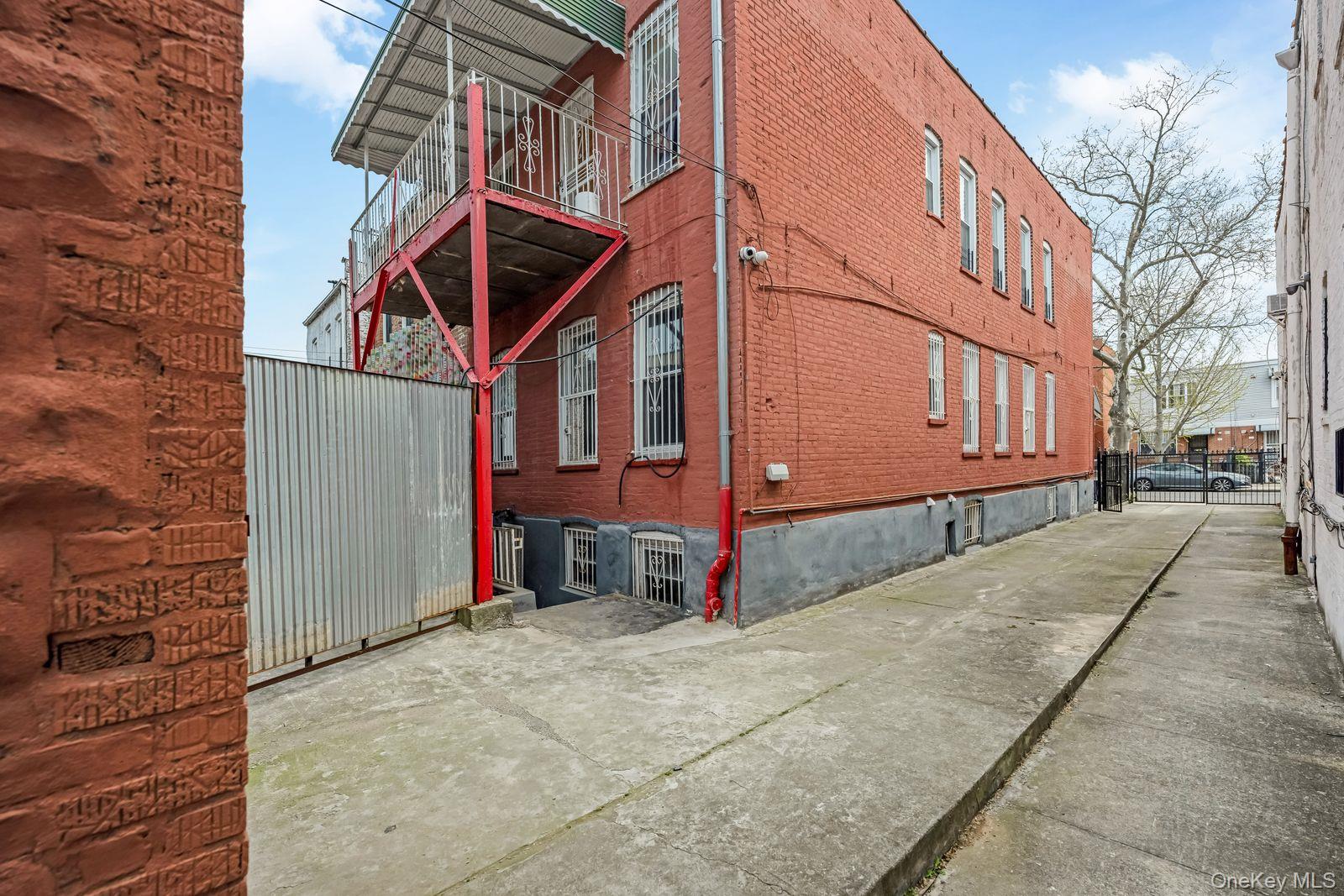548 Sheffield Avenue Property Photo 14