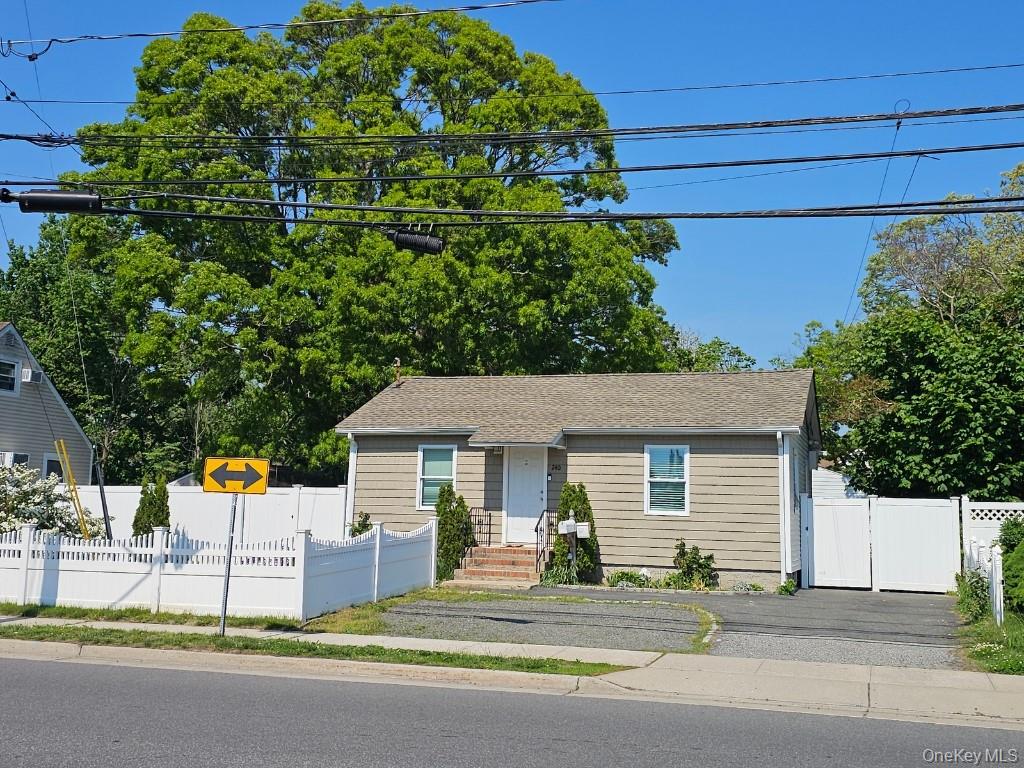 240 S Strong Avenue Property Photo 1