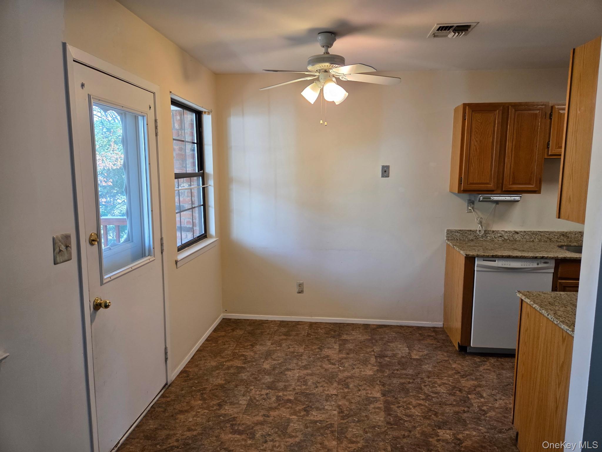 448 Somerset Drive H Property Photo 6