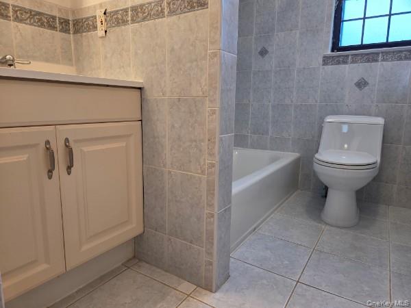 448 Somerset Drive H Property Photo 17