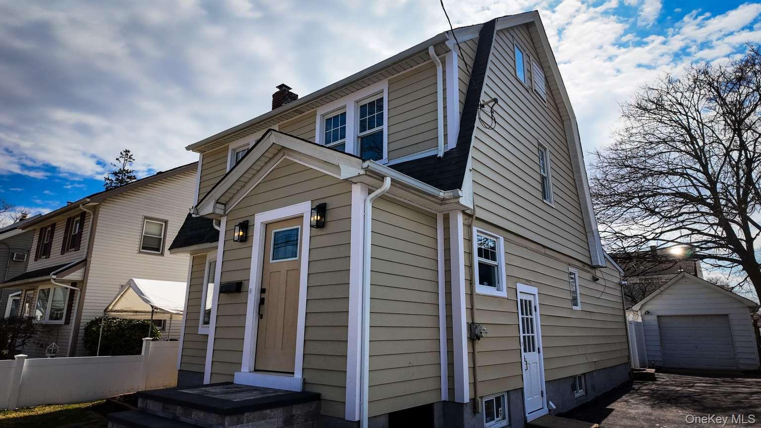 50 E Saint Marks Place Property Photo 3
