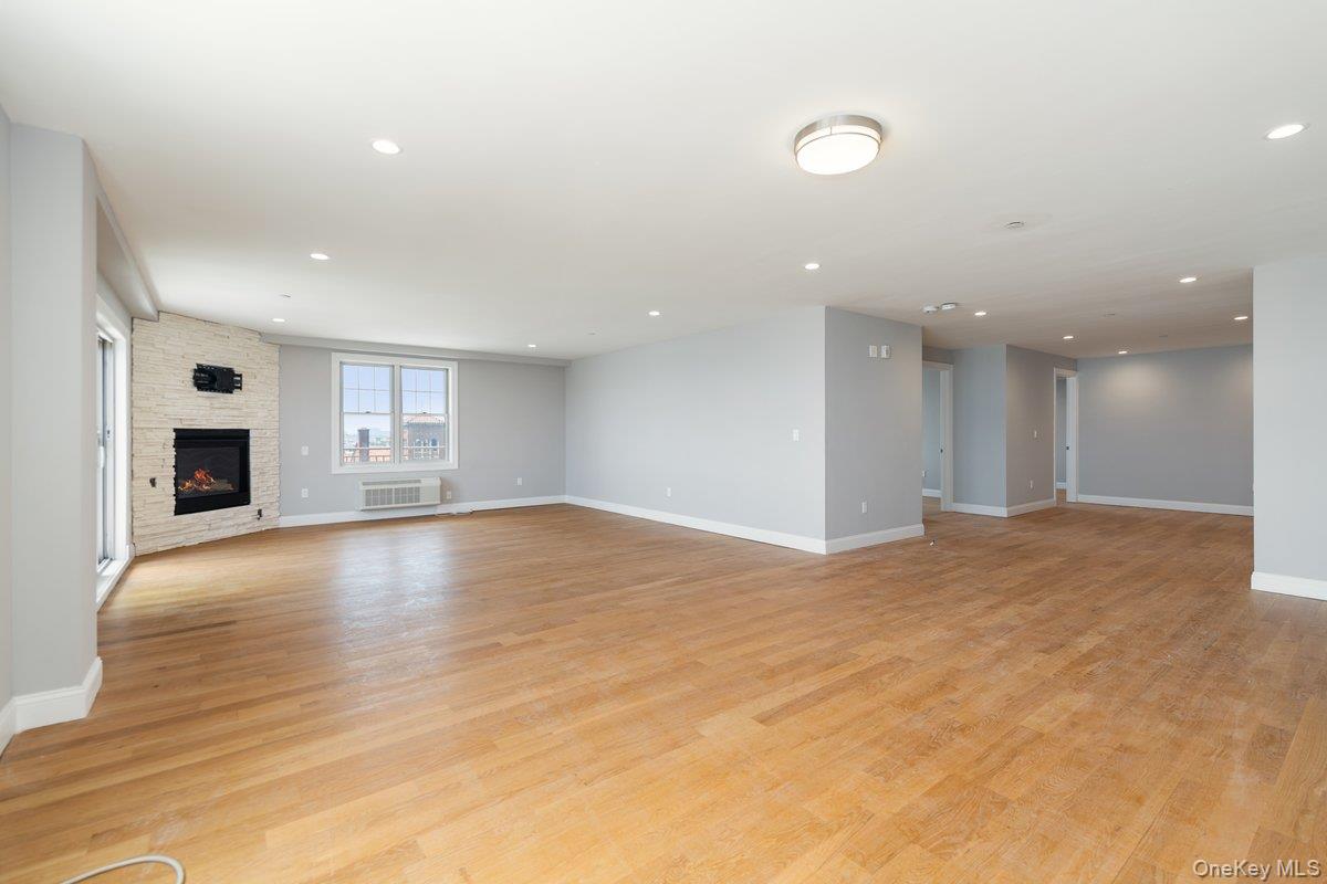 661 W Broadway 401 Property Photo 8