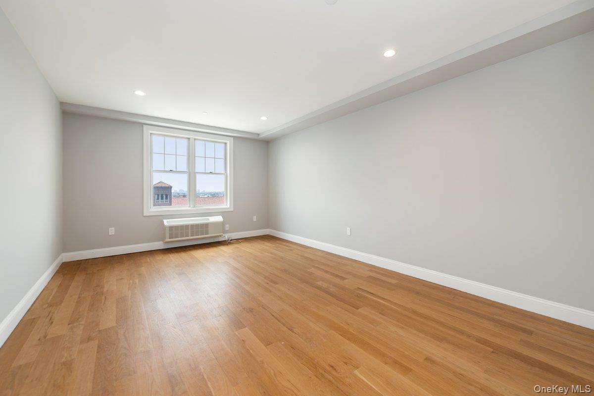 661 W Broadway 401 Property Photo 16