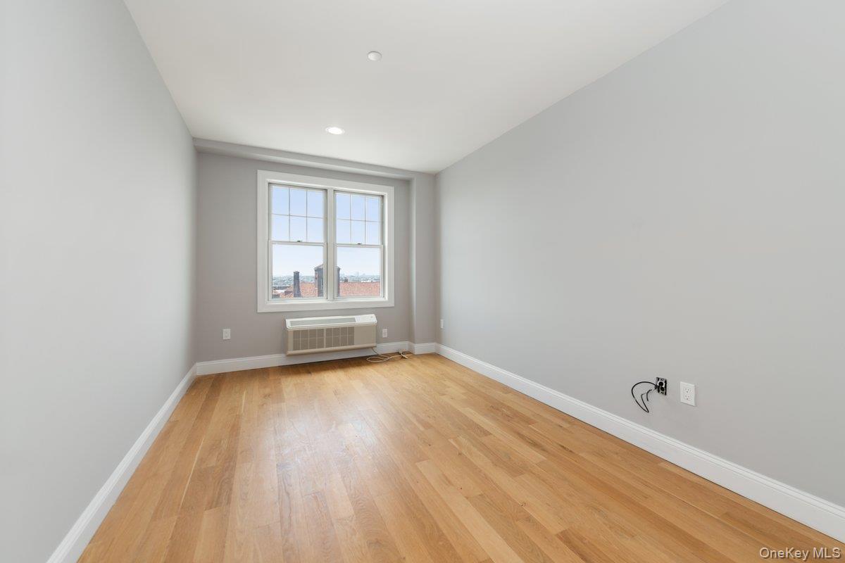 661 W Broadway 401 Property Photo 17
