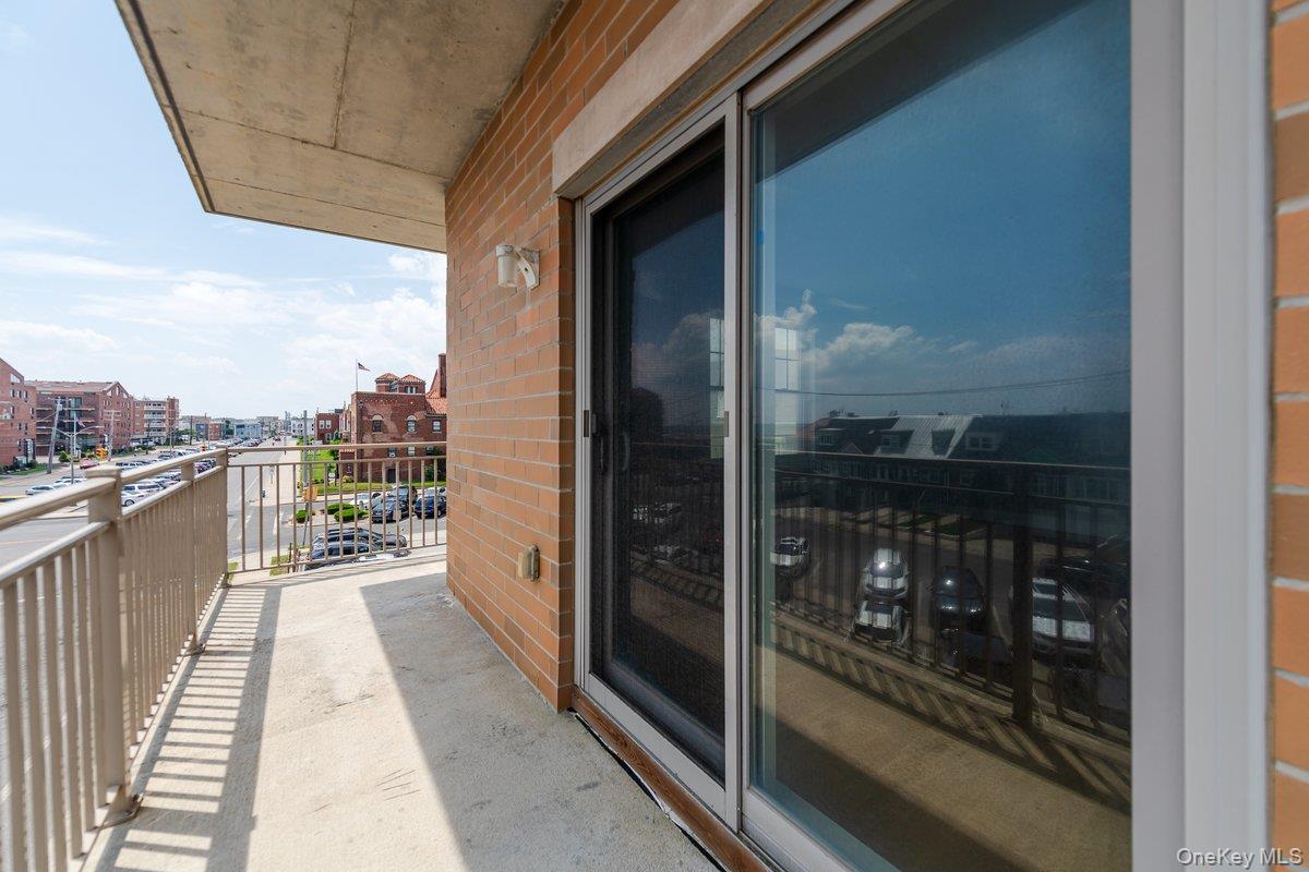 661 W Broadway 401 Property Photo 20