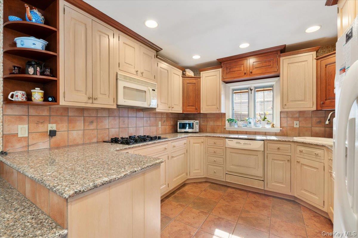 2187 Loines Avenue Property Photo 14