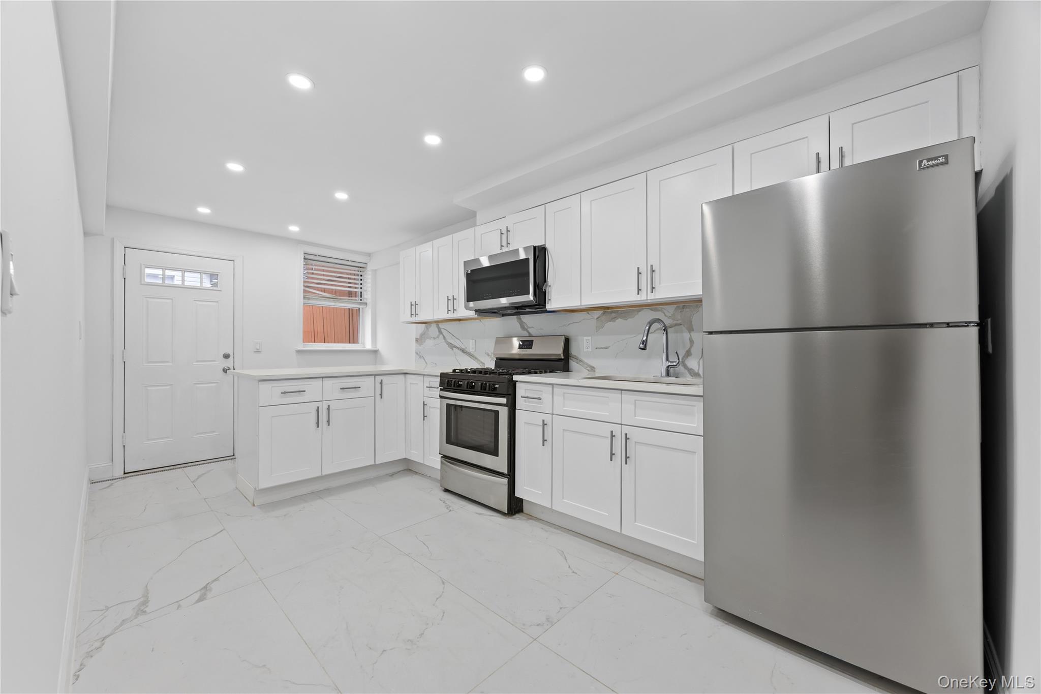 3121 Mickle Avenue Property Photo 1