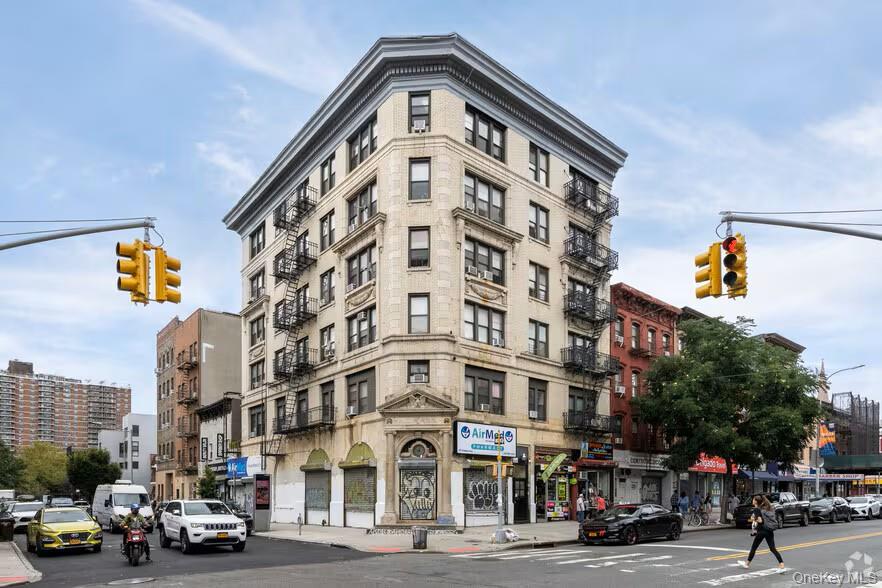 87 Graham Avenue Property Photo 1