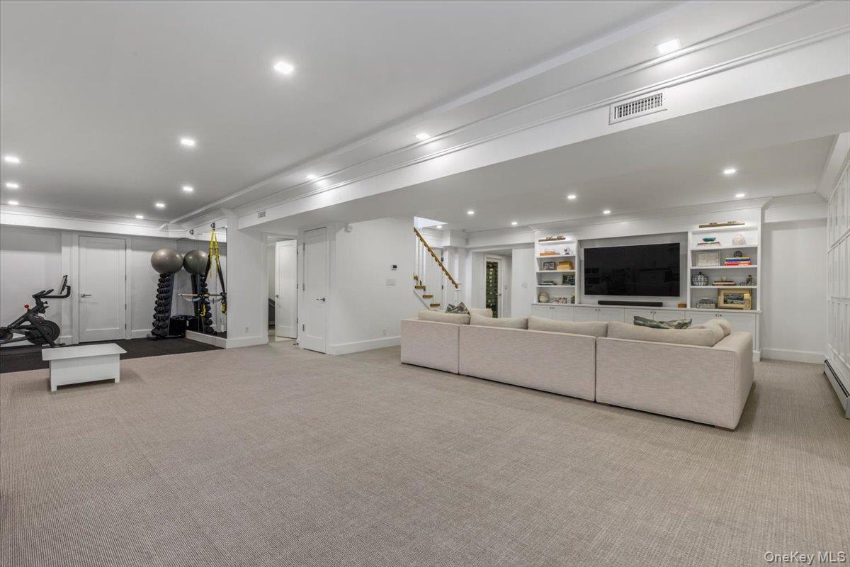 100 Dearborn Avenue Property Photo 32