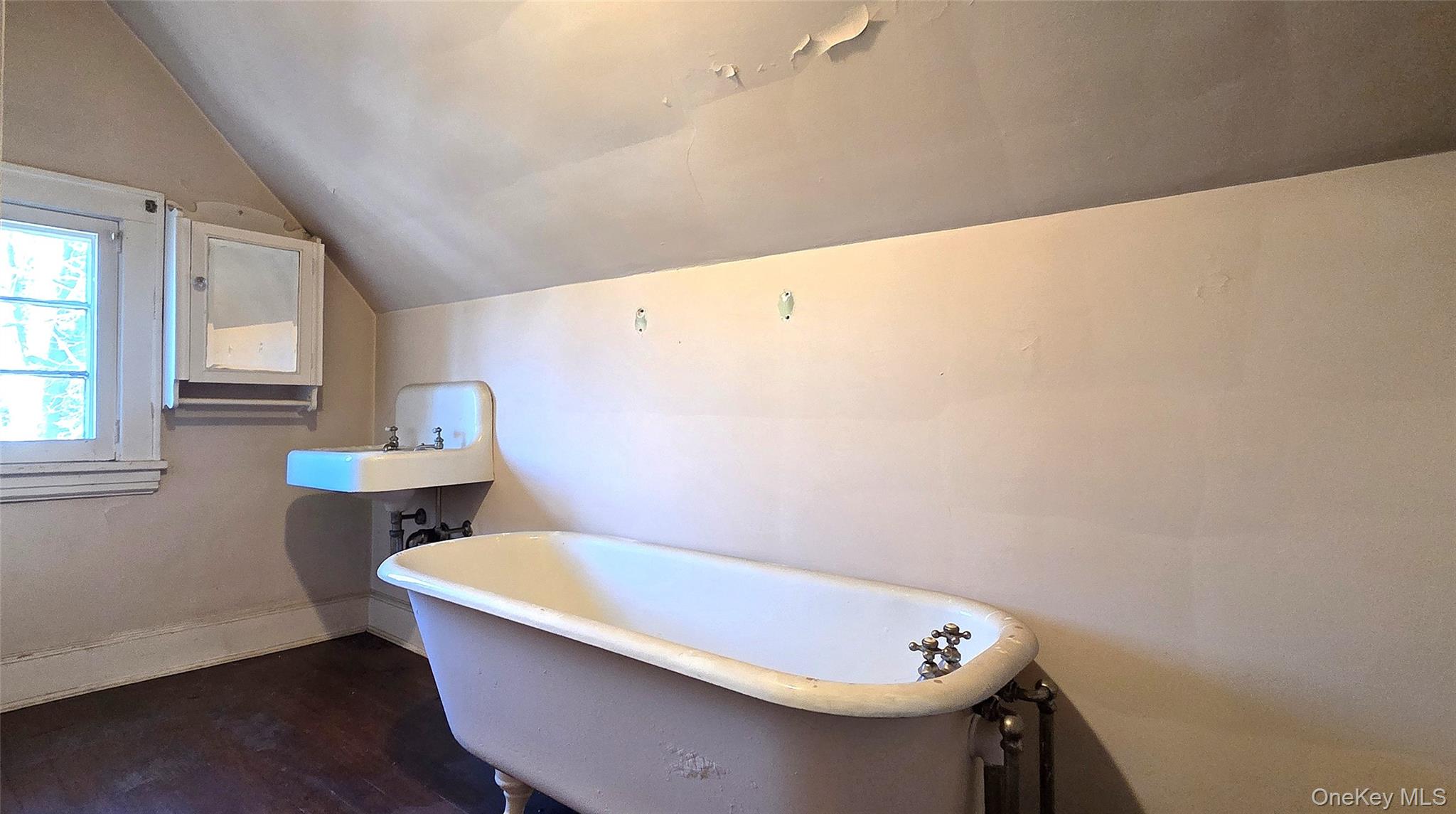 540 Webster Avenue Property Photo 14