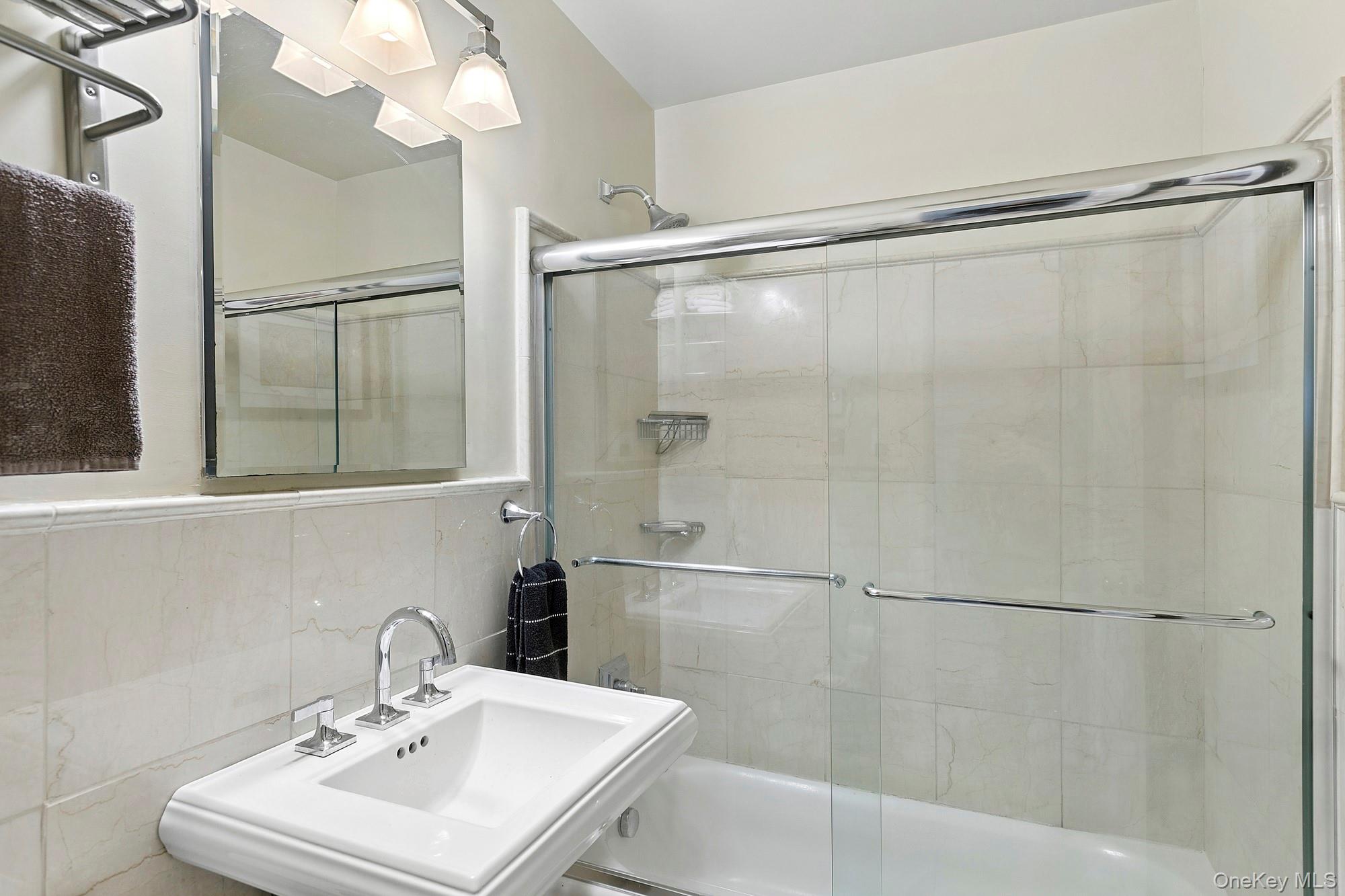 514 Pantigo Road 22 Property Photo 9