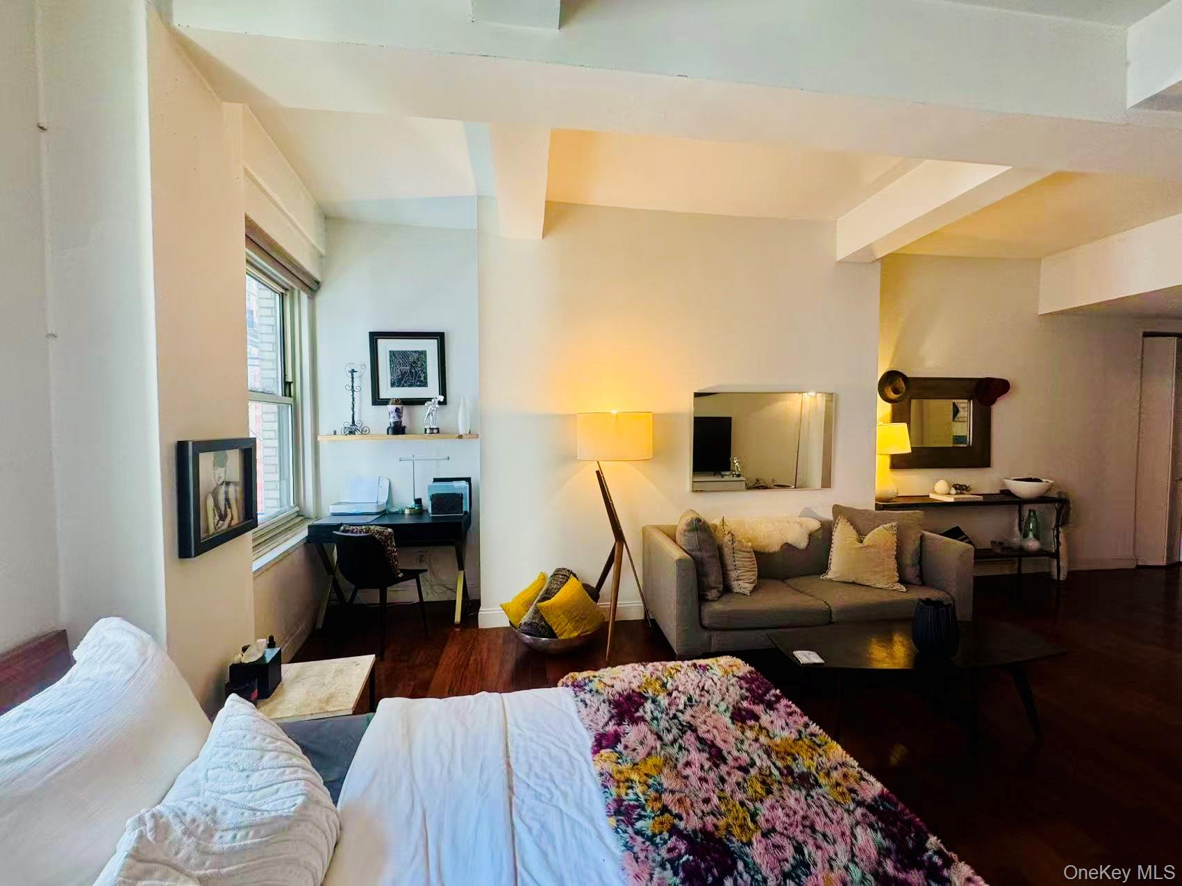88 Greenwich Street 1305 Property Photo 6